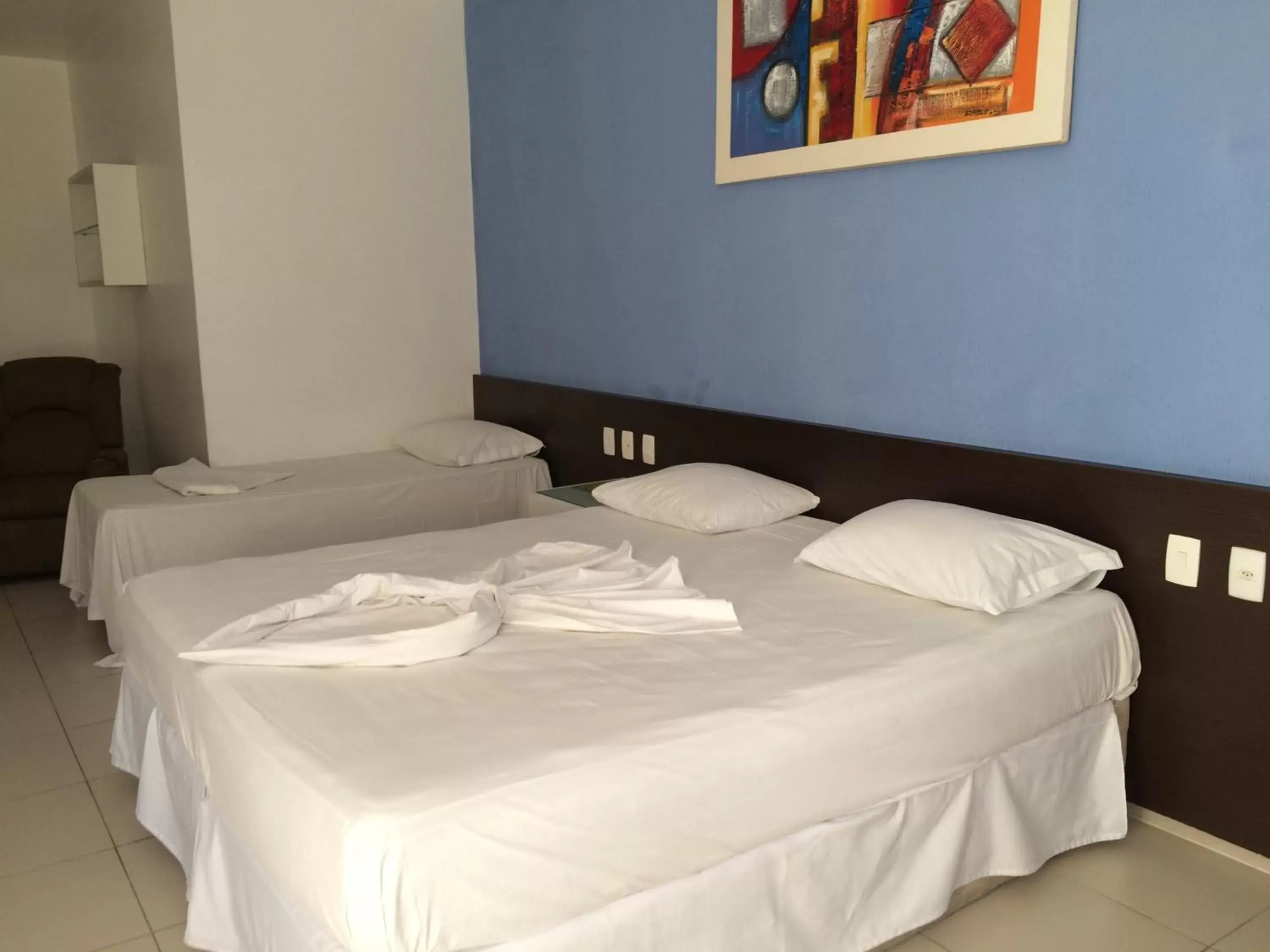 Standard Triple Room in Hotel Des Basques