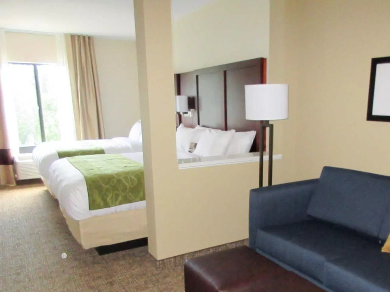 Bedroom, Bed in Comfort Suites Piedmont - Greenville South