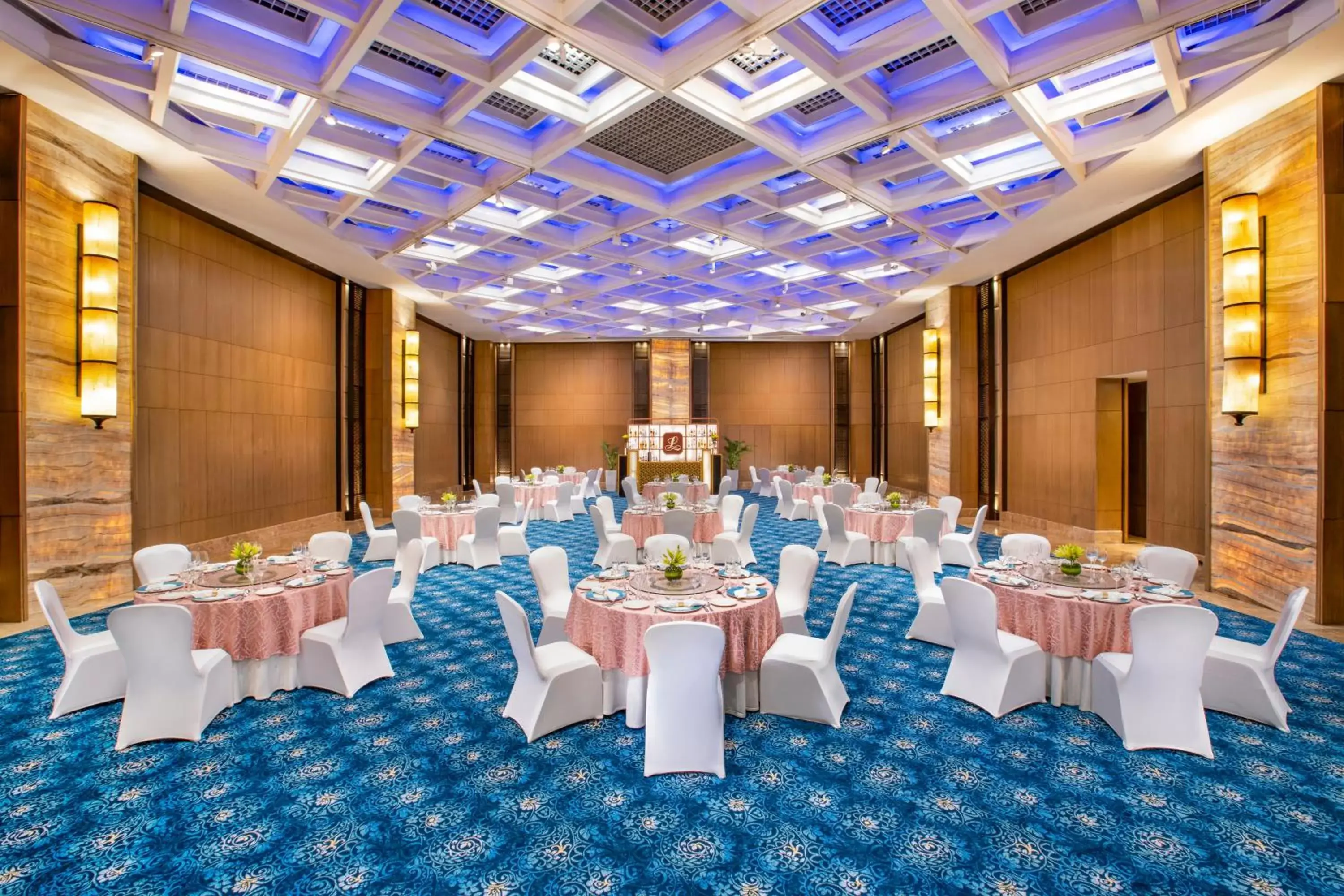Banquet/Function facilities, Banquet Facilities in The Leela Ambience Convention Hotel Delhi