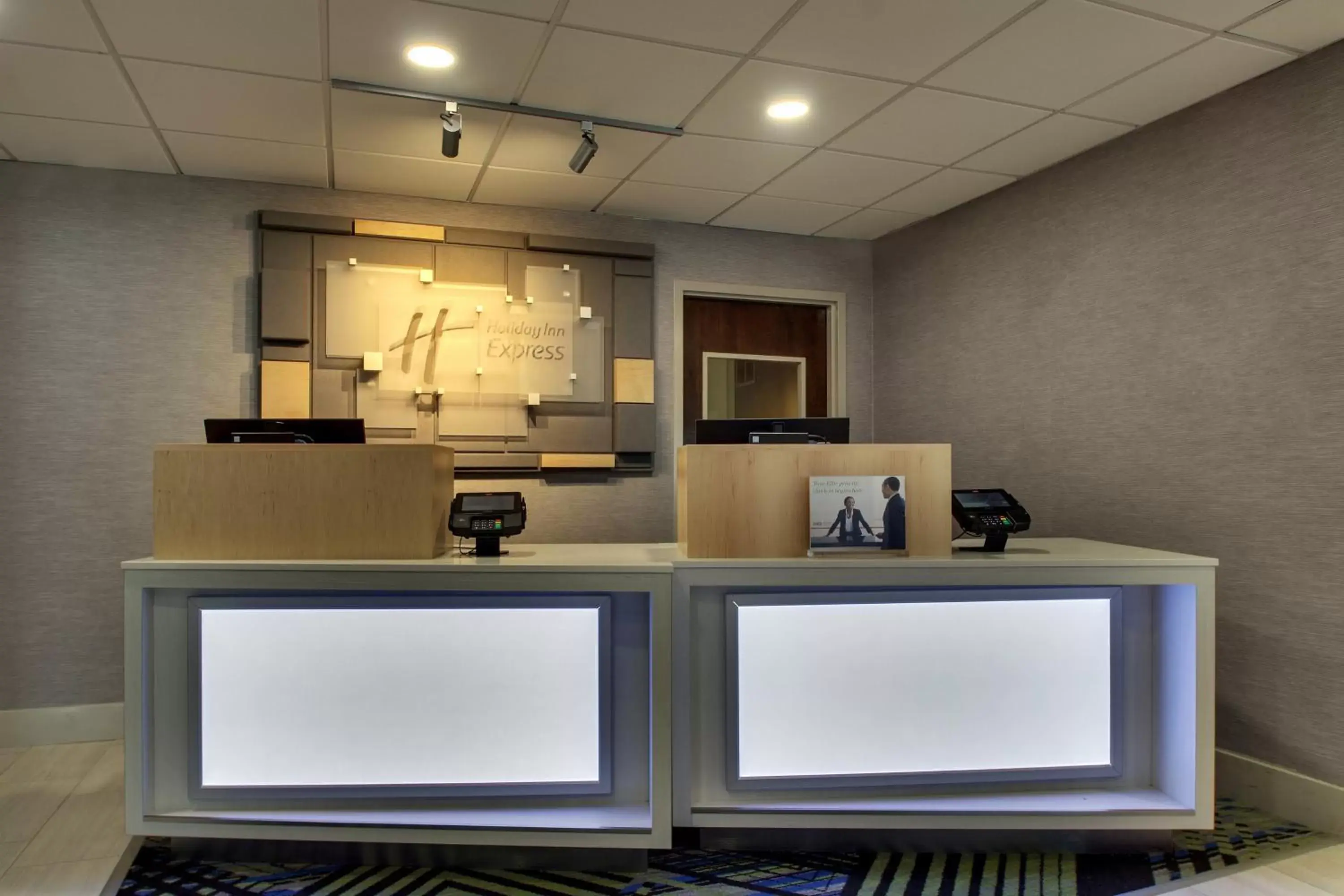 Property building, Lobby/Reception in Holiday Inn Express - Horse Cave, an IHG Hotel