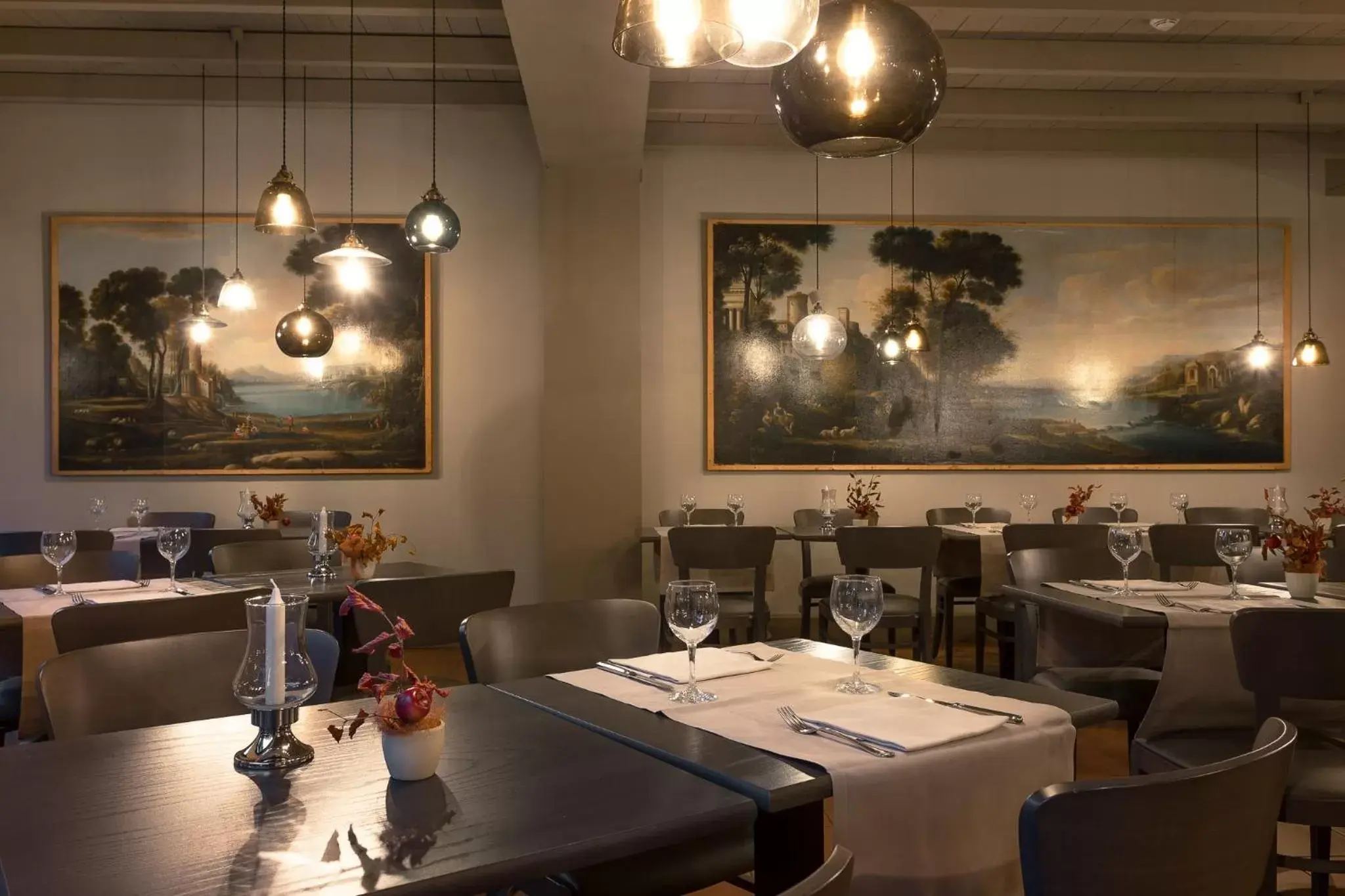 Restaurant/places to eat in Hotel De La Paix Restaurant/places to eat in Hotel De La Paix