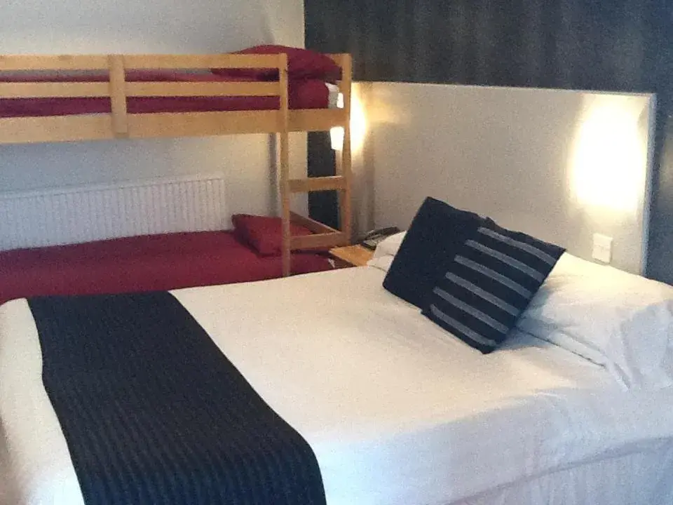 Bunk Bed in Harrow Lodge Hotel