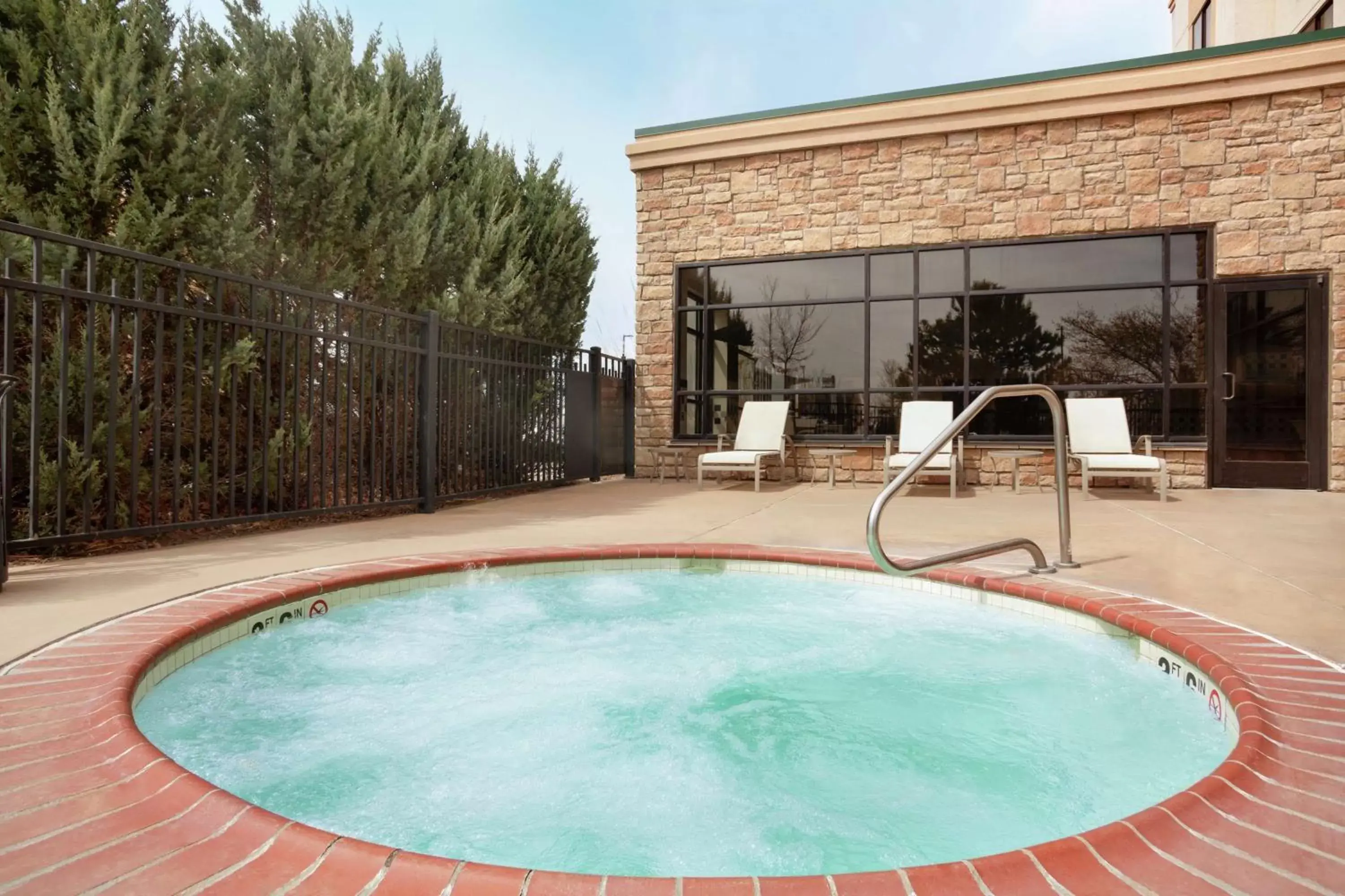 Hot Tub, Swimming Pool in Embassy Suites by Hilton Denver International Airport