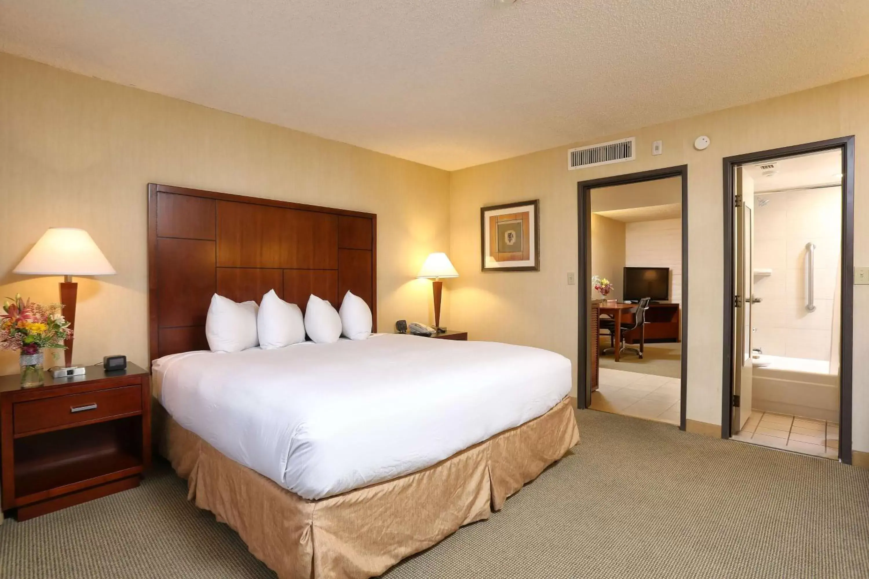 Bed in DoubleTree Suites by Hilton Tucson Airport