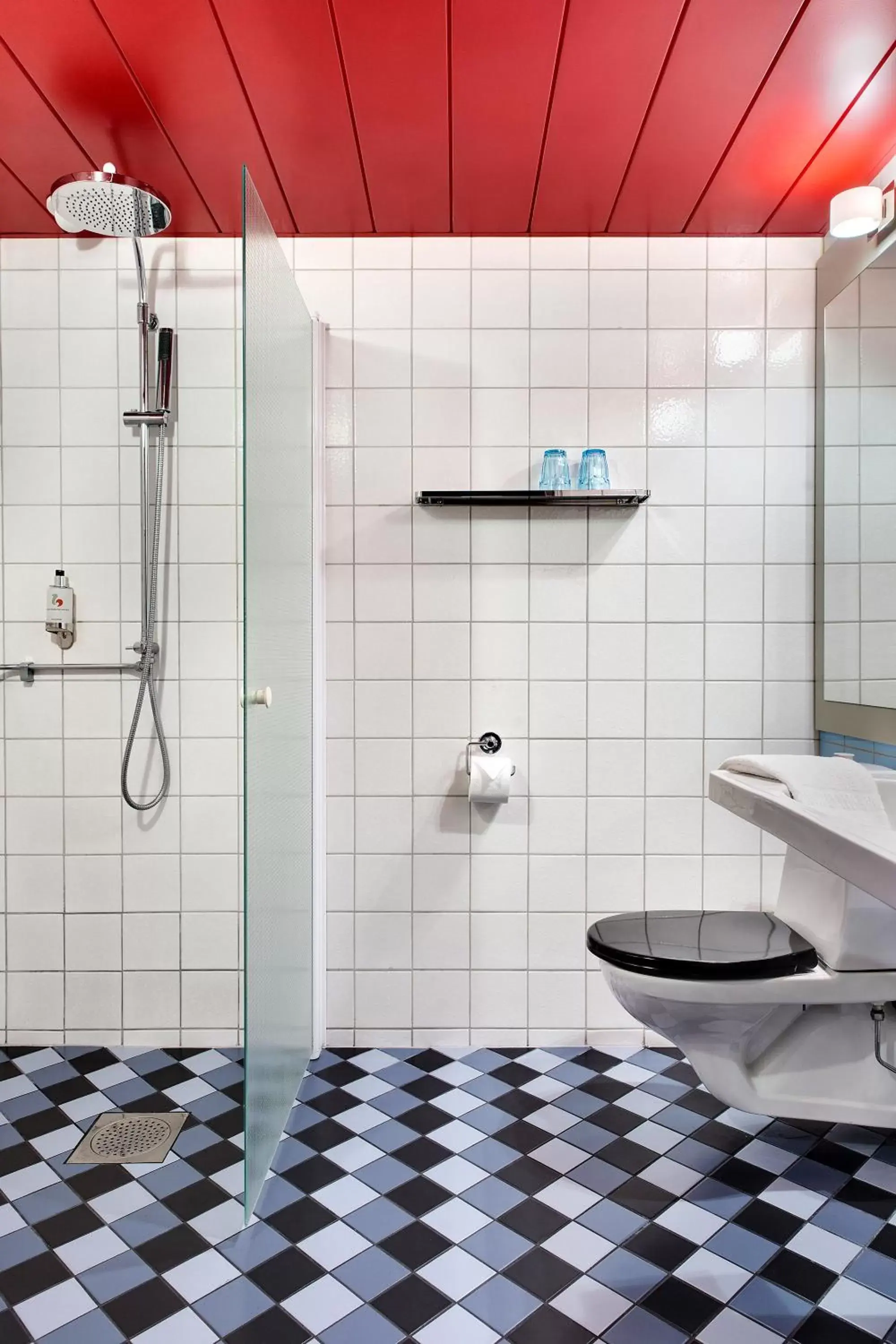 Shower, Bathroom in Good Morning + Helsingborg