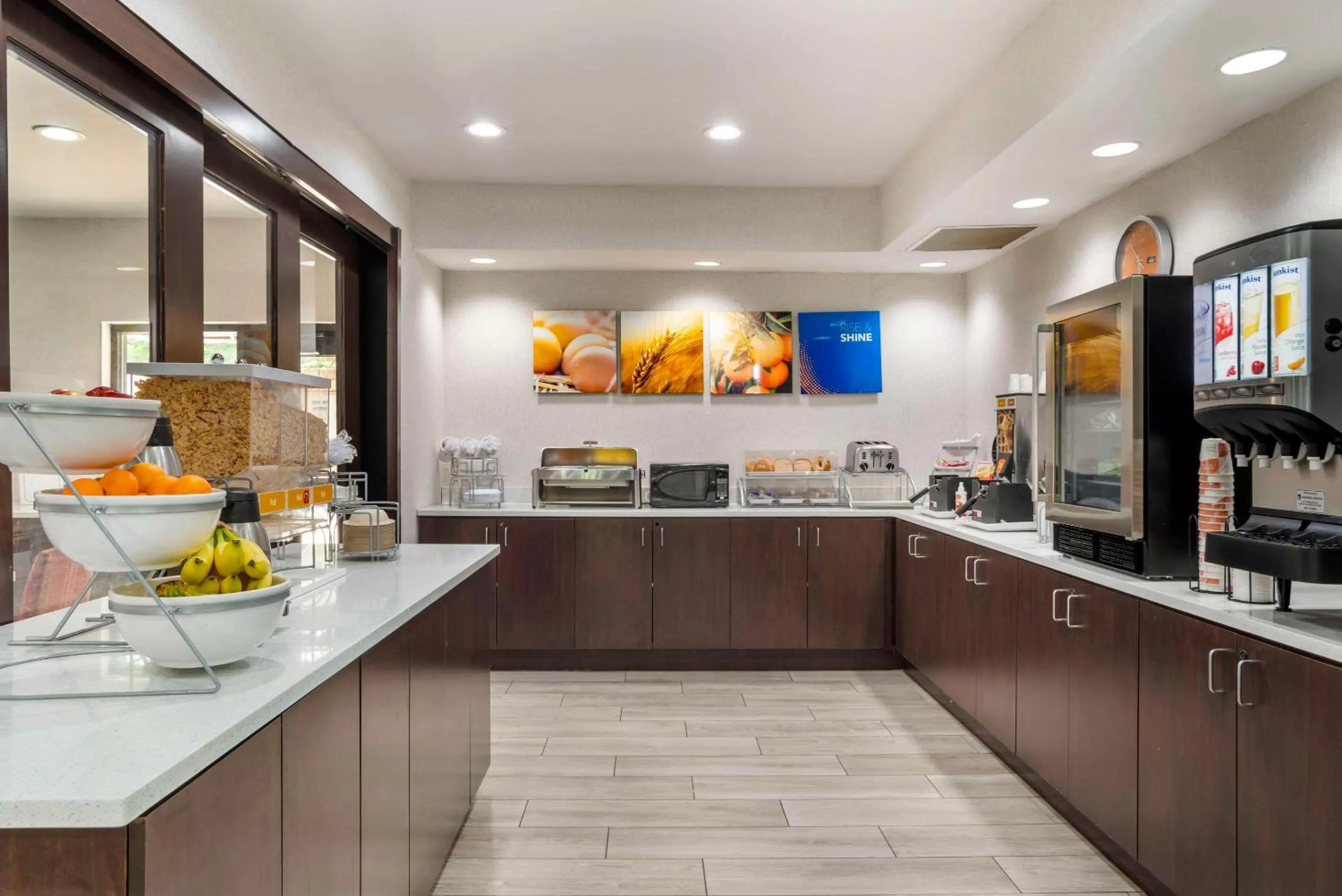 Breakfast in Comfort Suites At WestGate Mall