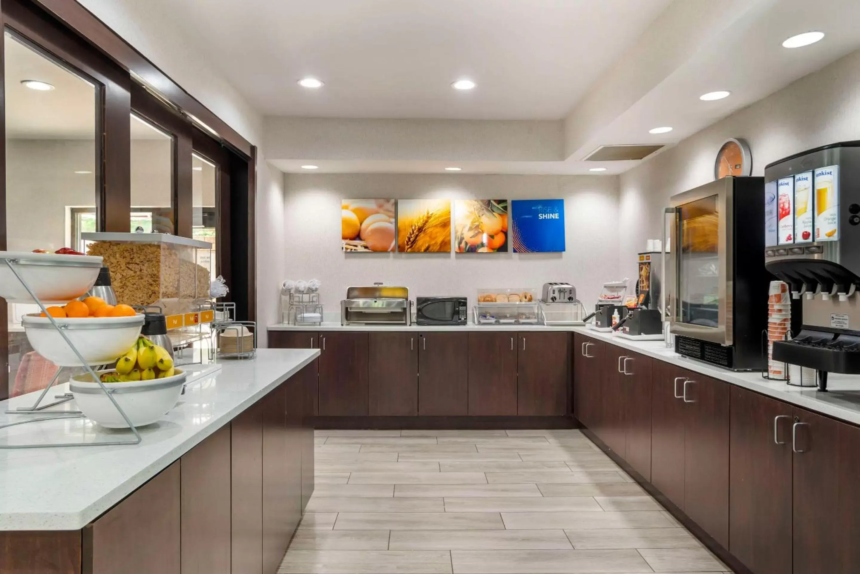 Breakfast in Comfort Suites At WestGate Mall Breakfast in Comfort Suites At WestGate Mall