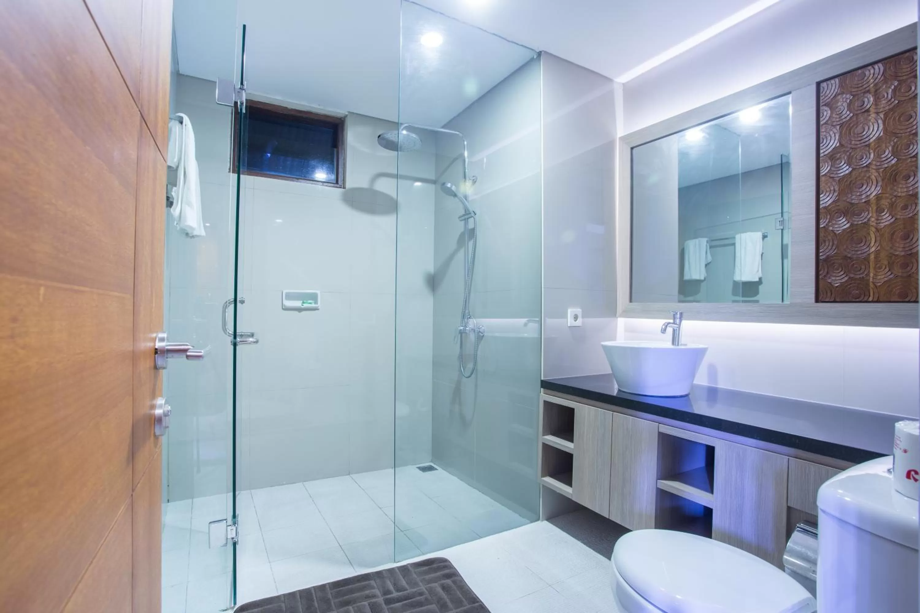 Shower in Hotel Sinar Bali Legian
