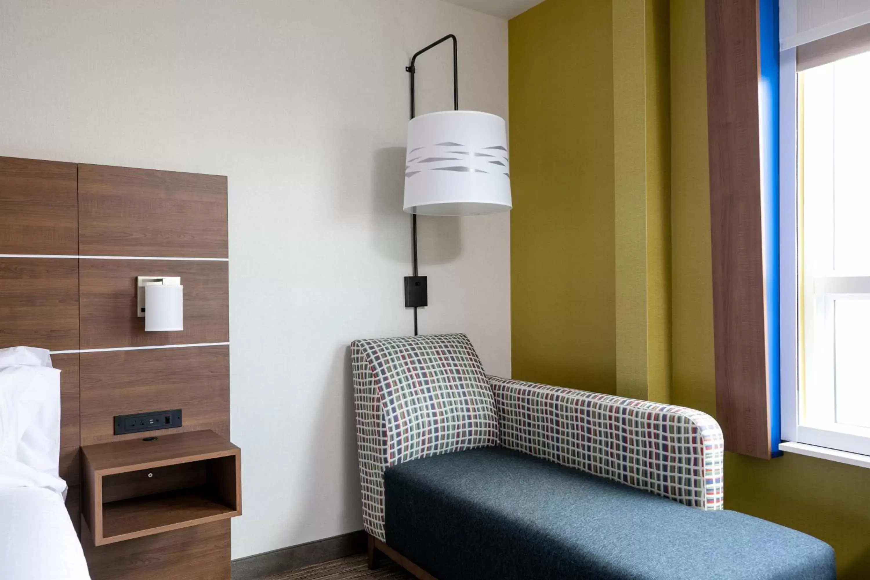 Photo of the whole room, Seating Area in Holiday Inn Express - Lethbridge Southeast, an IHG Hotel