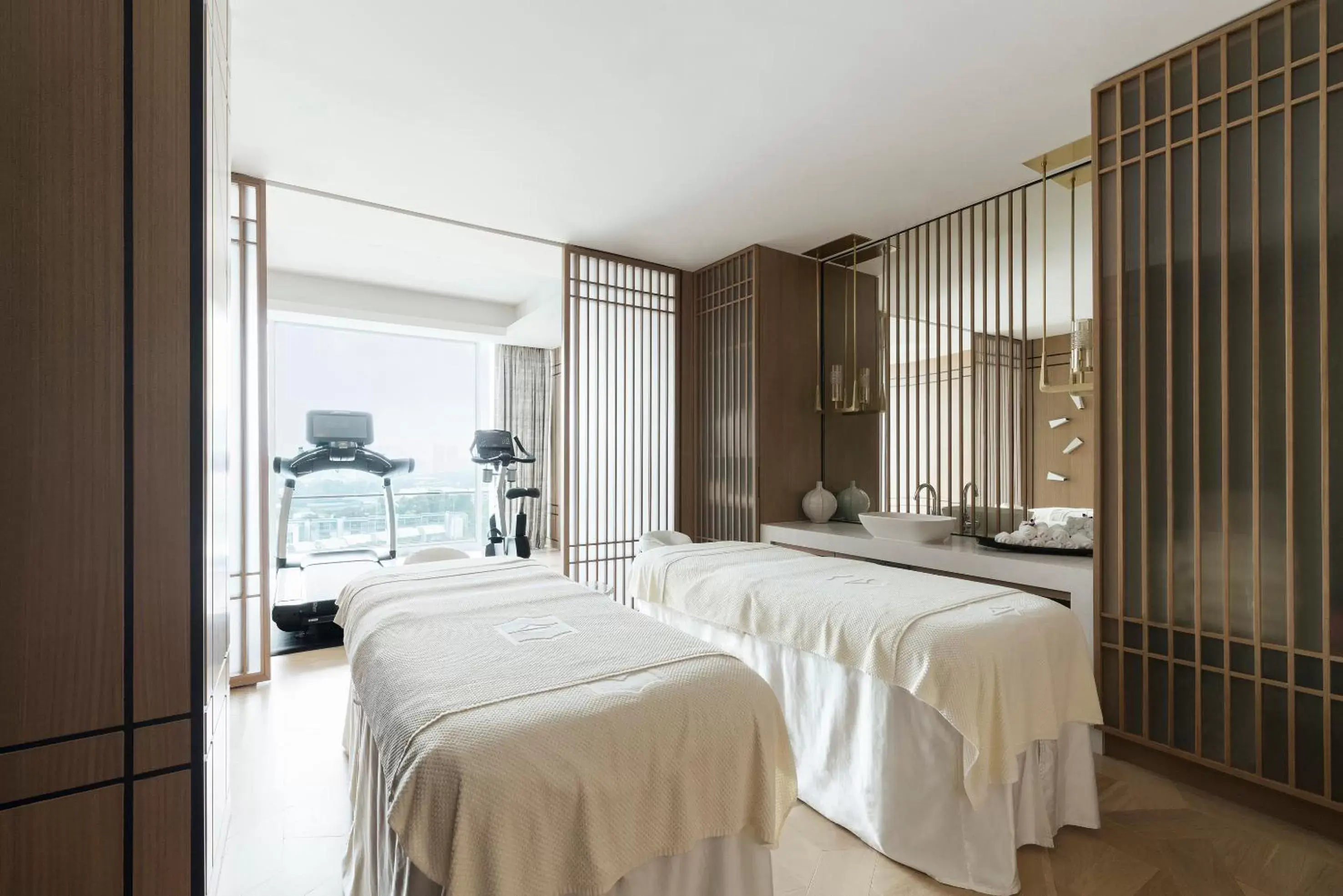 Day, Bed in Shangri-La Singapore