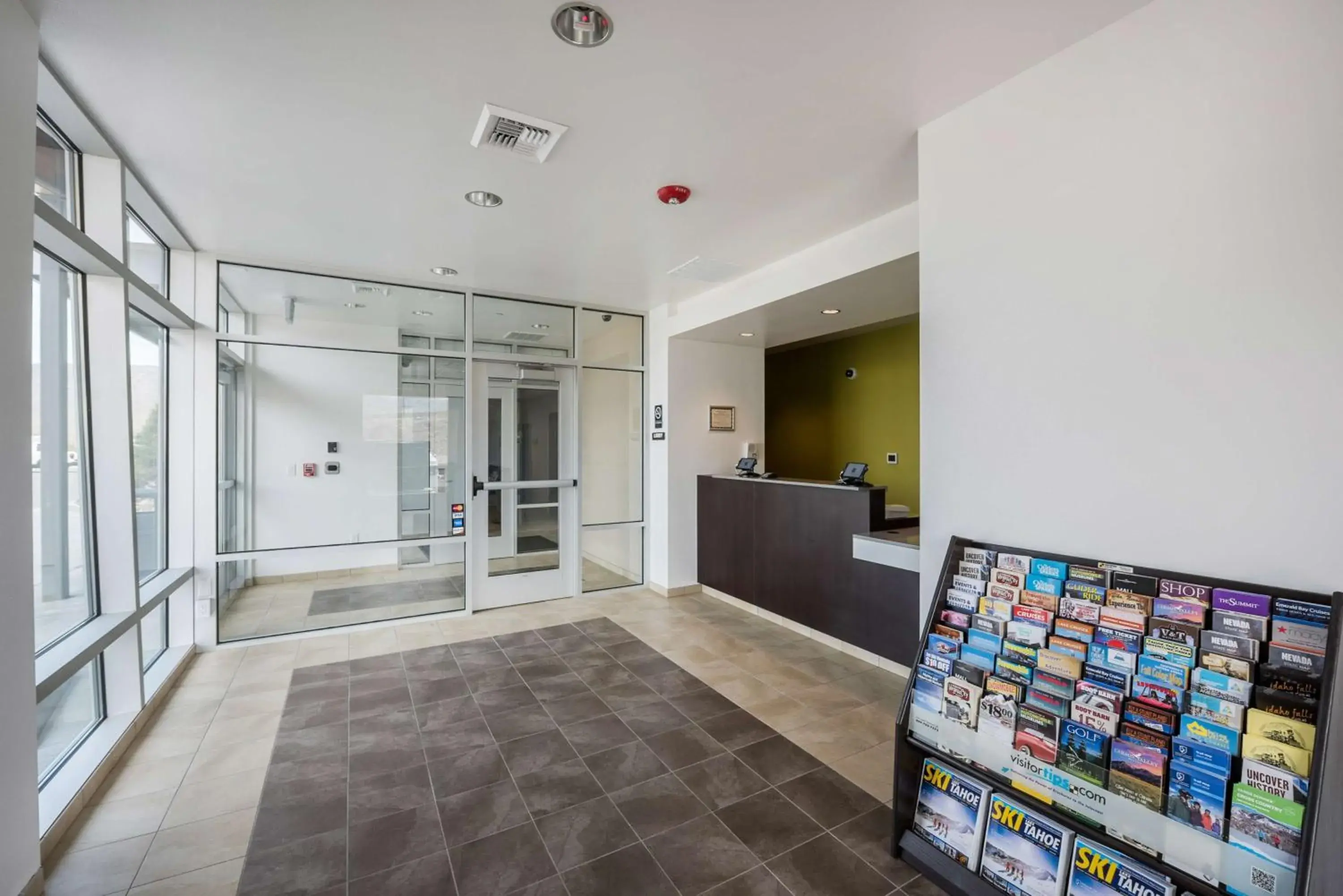 Library, Lobby/Reception in Studio 6-Mccarran, NV - Sparks - Tahoe - Reno Industrial Center