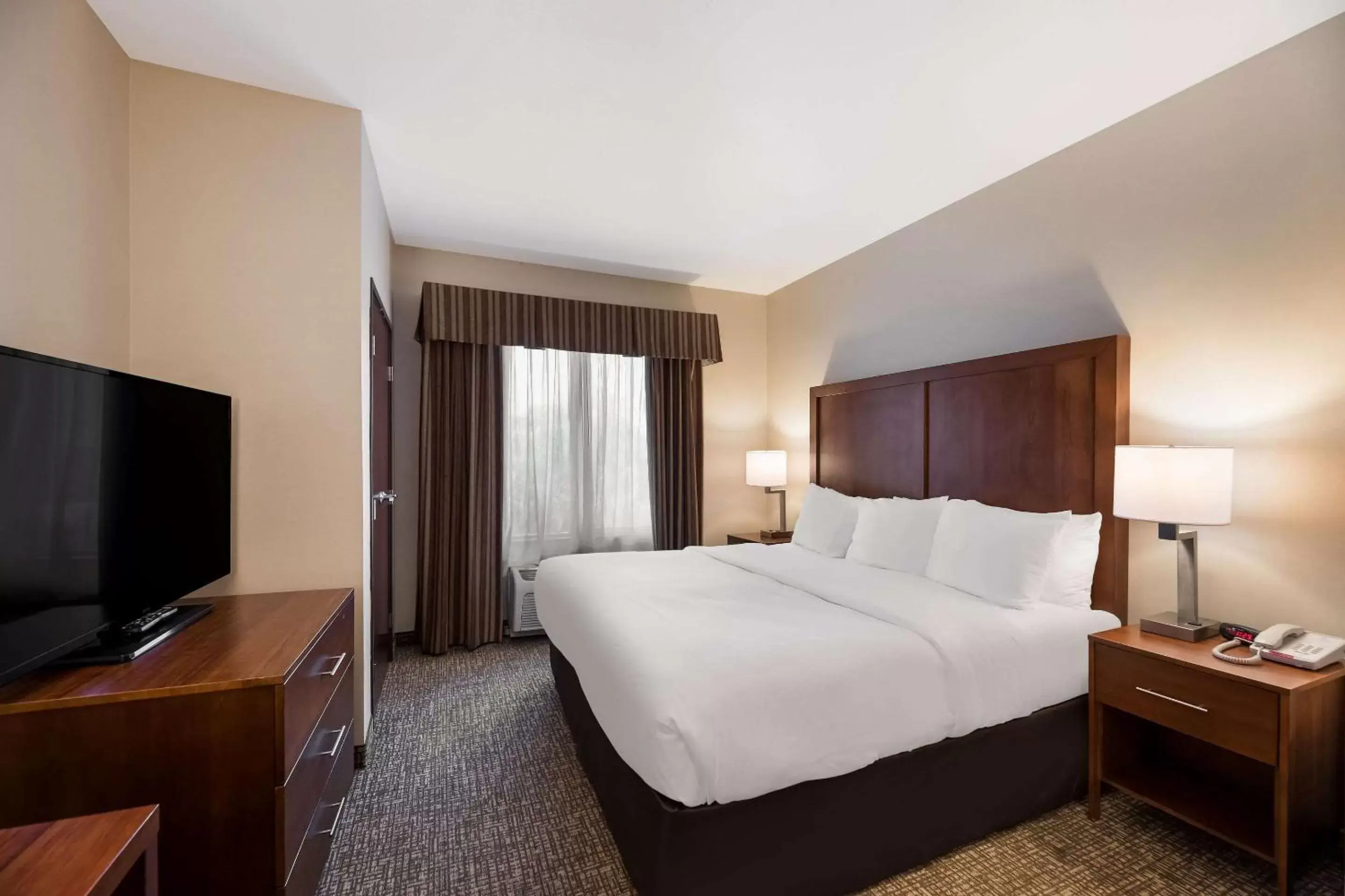 Bedroom, Bed in Comfort Inn & Suites Las Vegas - Nellis