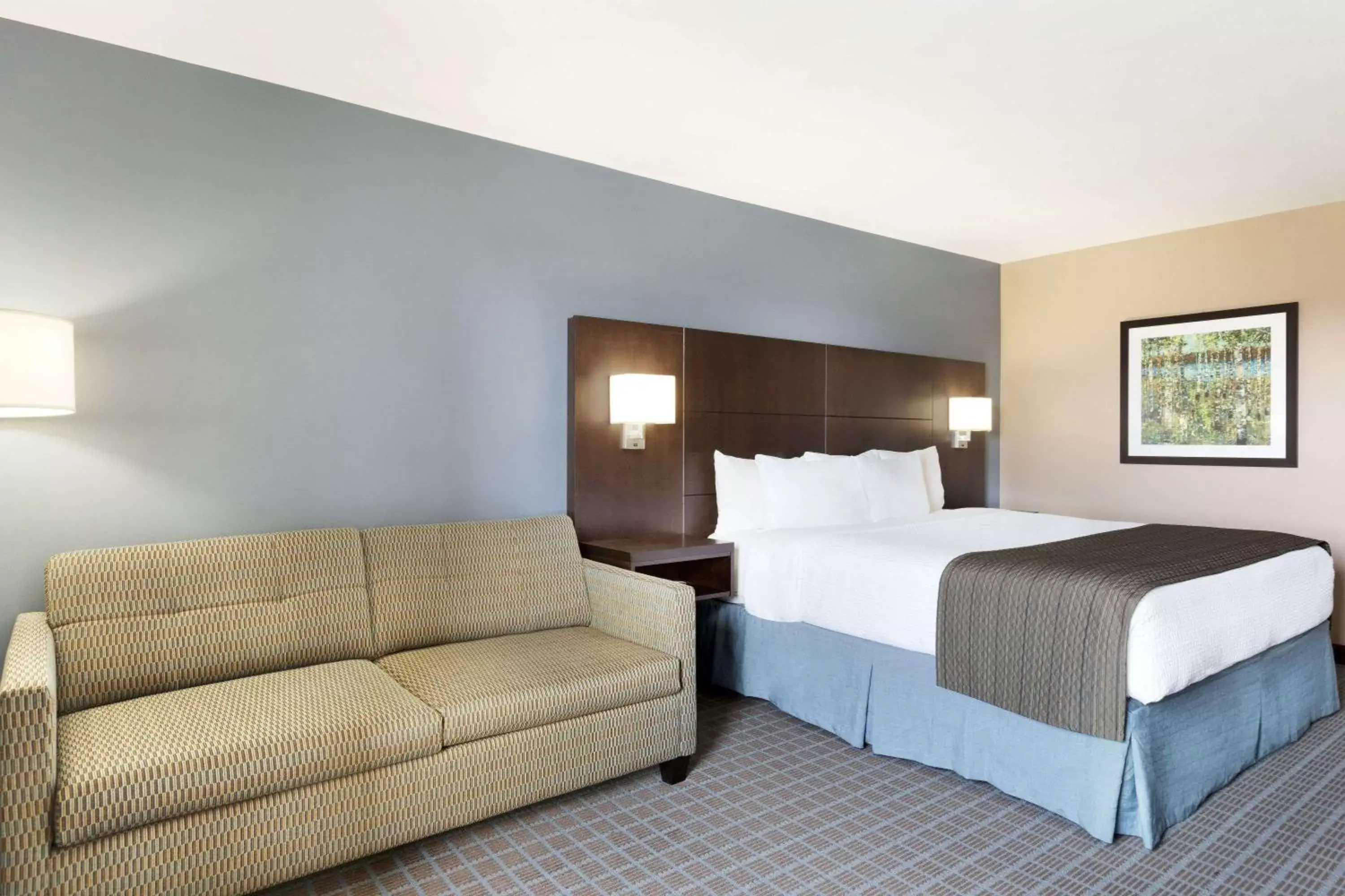 Photo of the whole room, Bed in Days Inn by Wyndham Stephenville