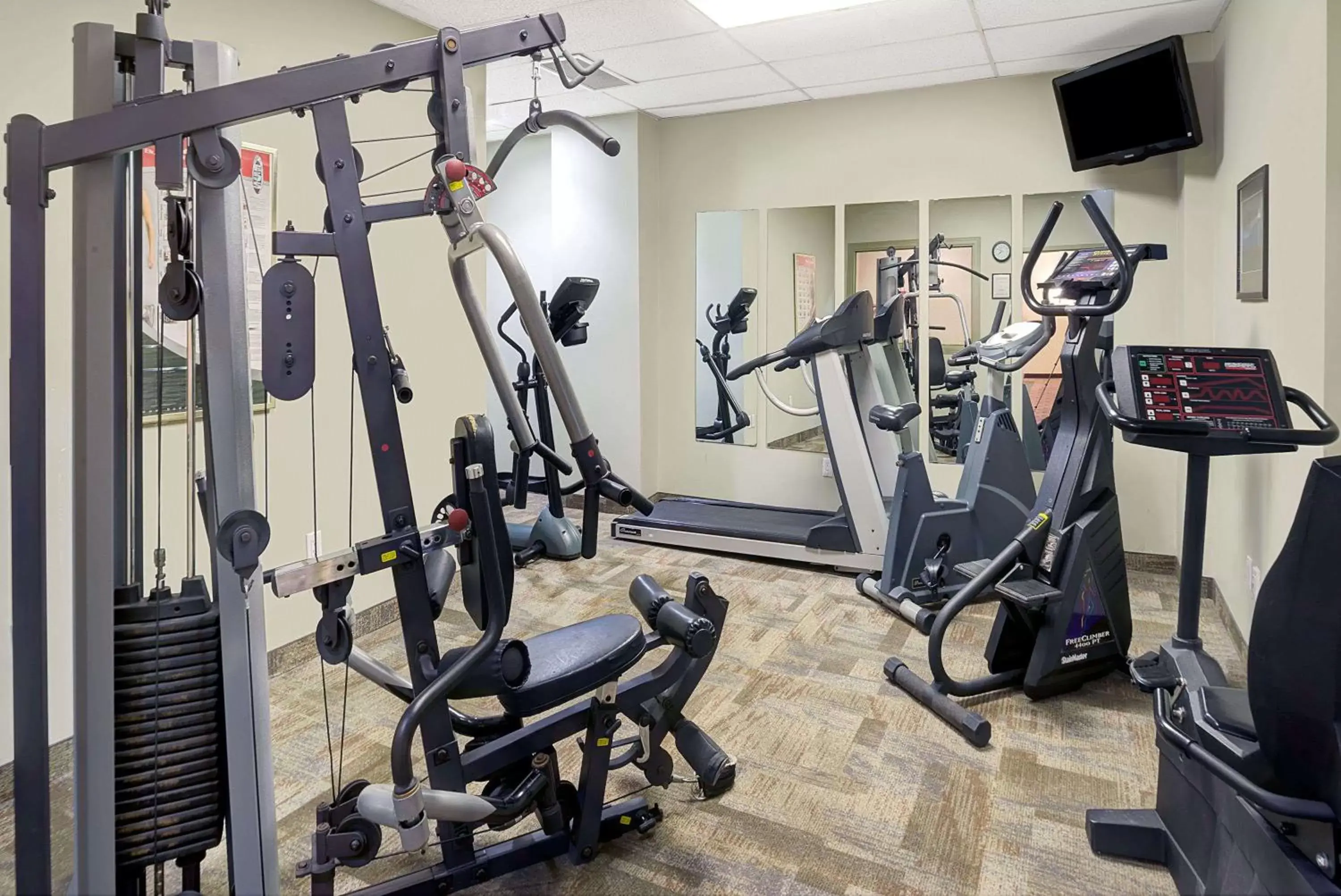 Fitness centre/facilities, Fitness Center/Facilities in Ramada by Wyndham Niagara Falls/Fallsview