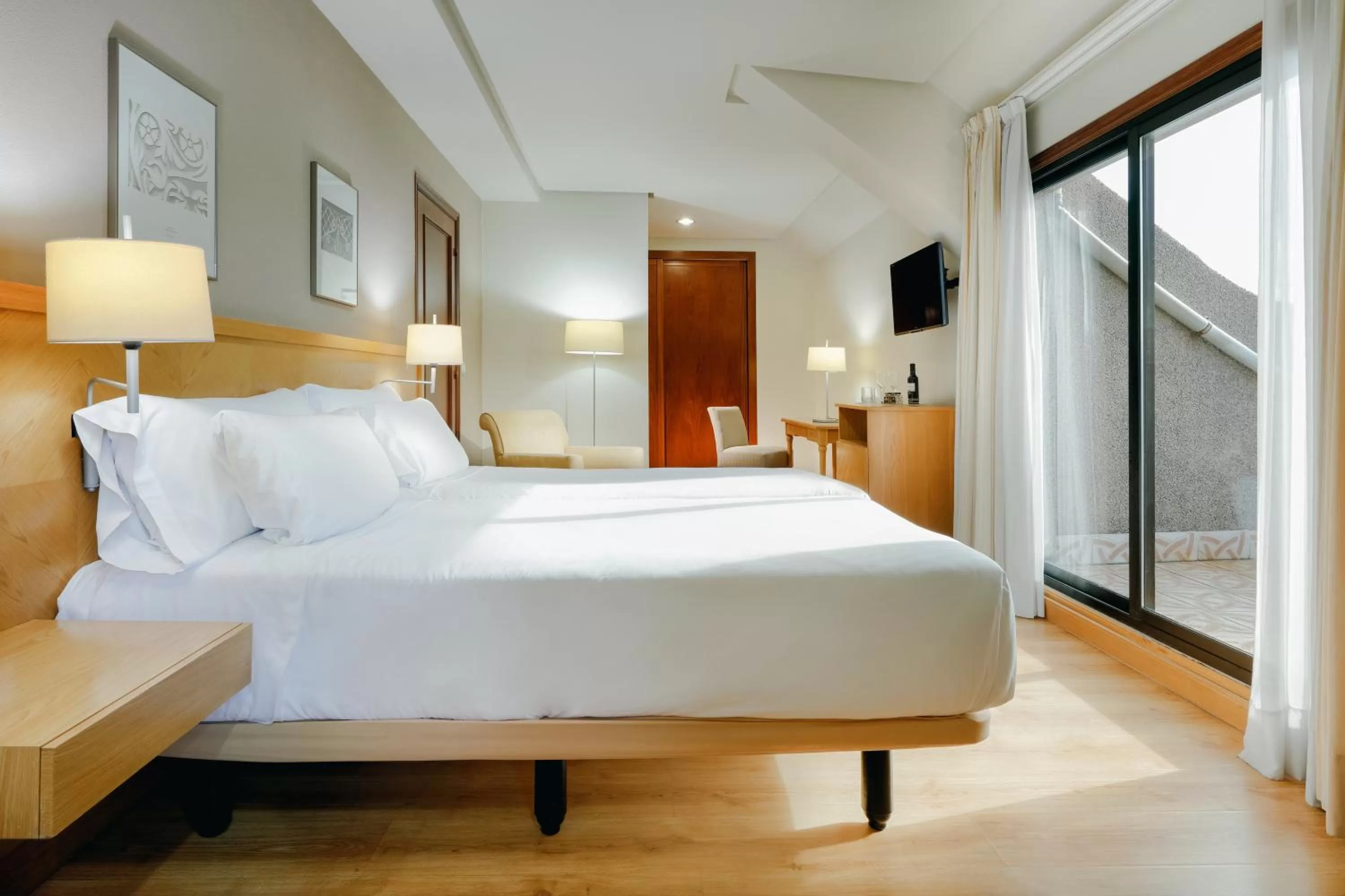 Bedroom, Bed in Hesperia Vigo