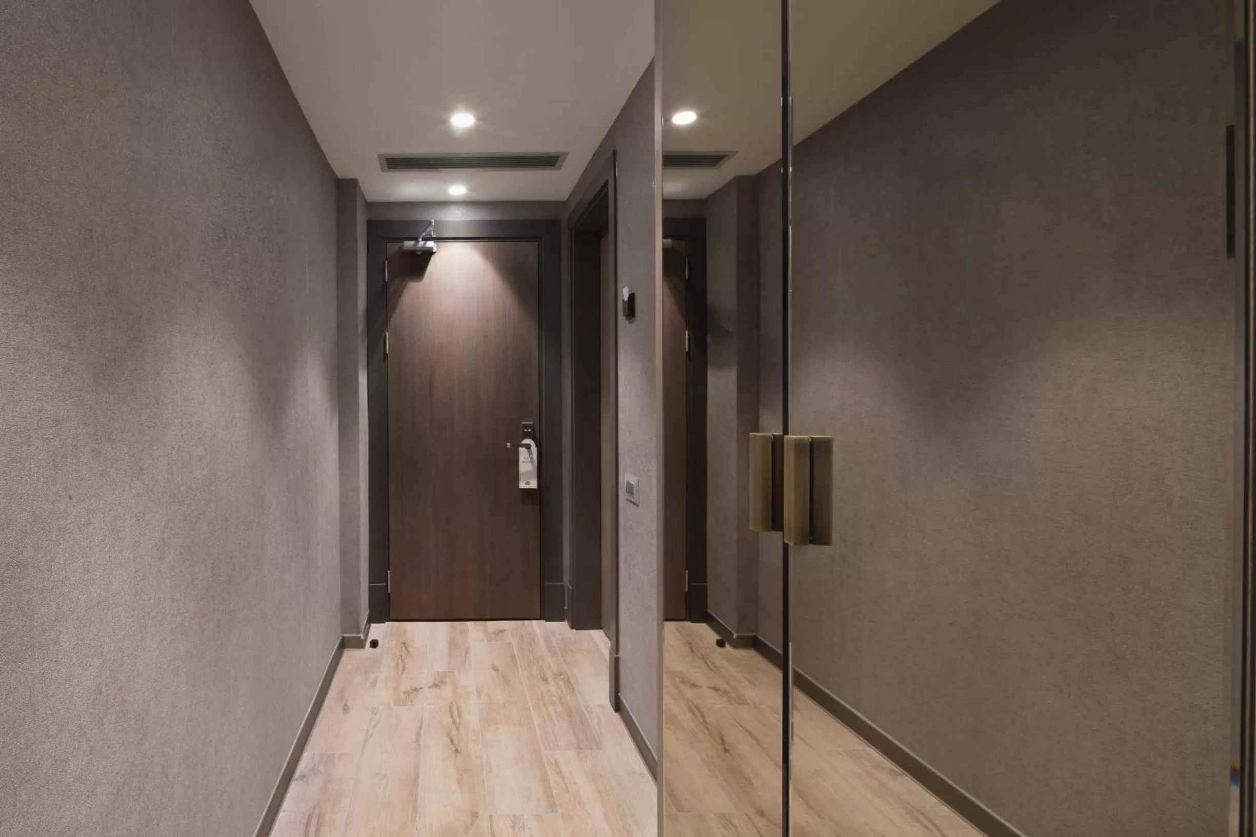 Facade/entrance in Mula Hotel