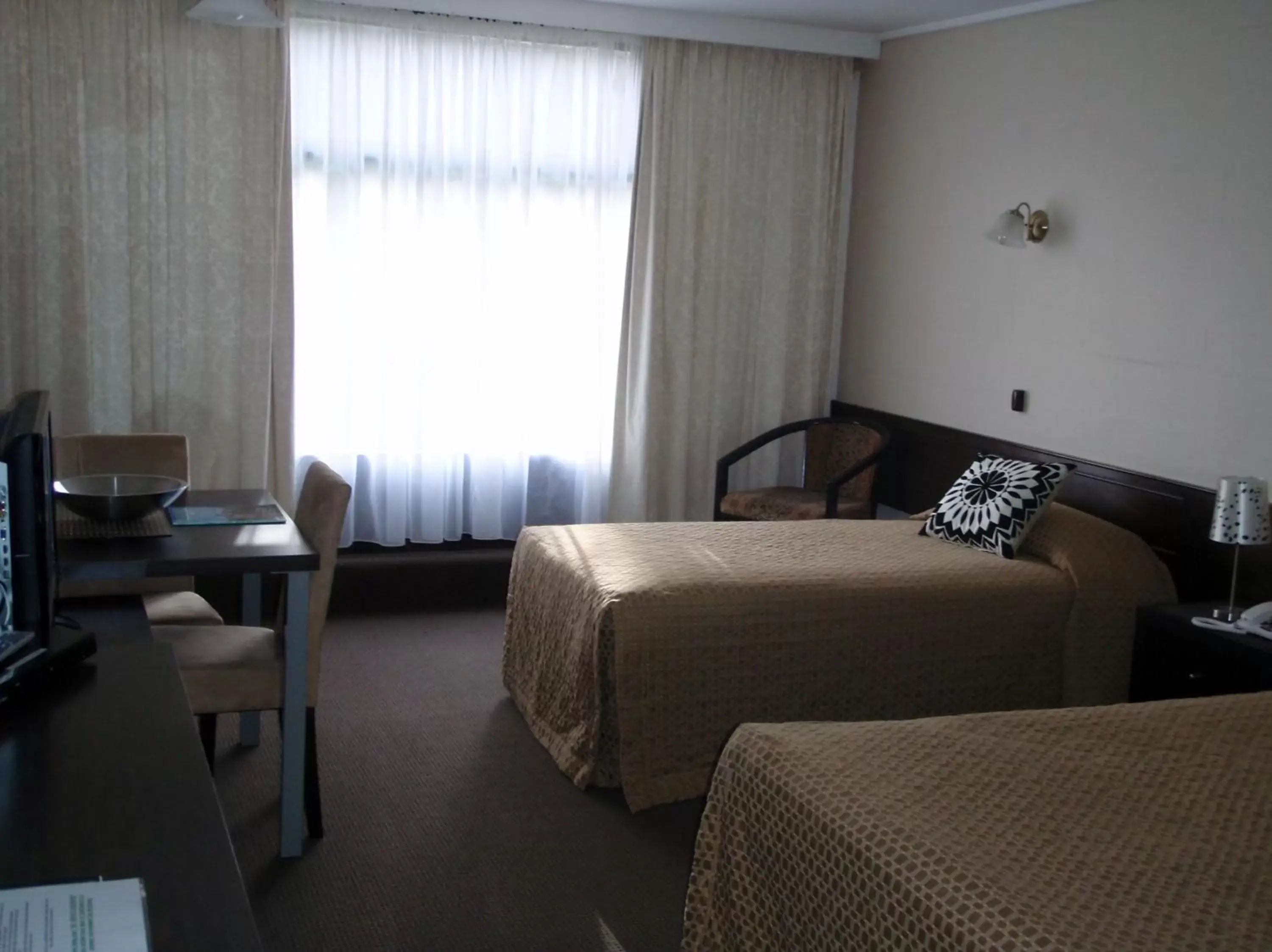 Bedroom, Seating Area in West Coaster Motel