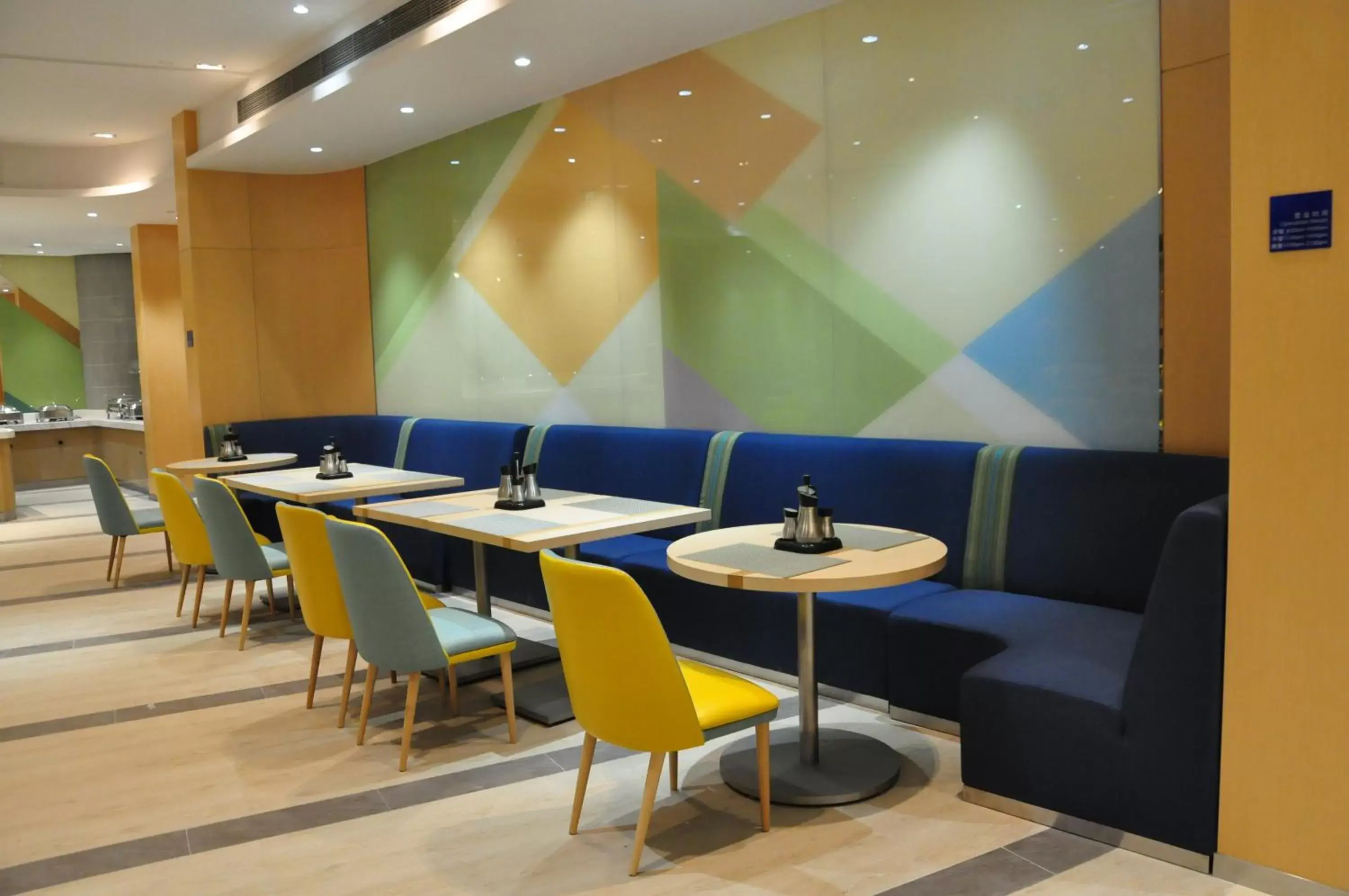 Restaurant/places to eat in Holiday Inn Express Shanghai Zhenping, an IHG Hotel