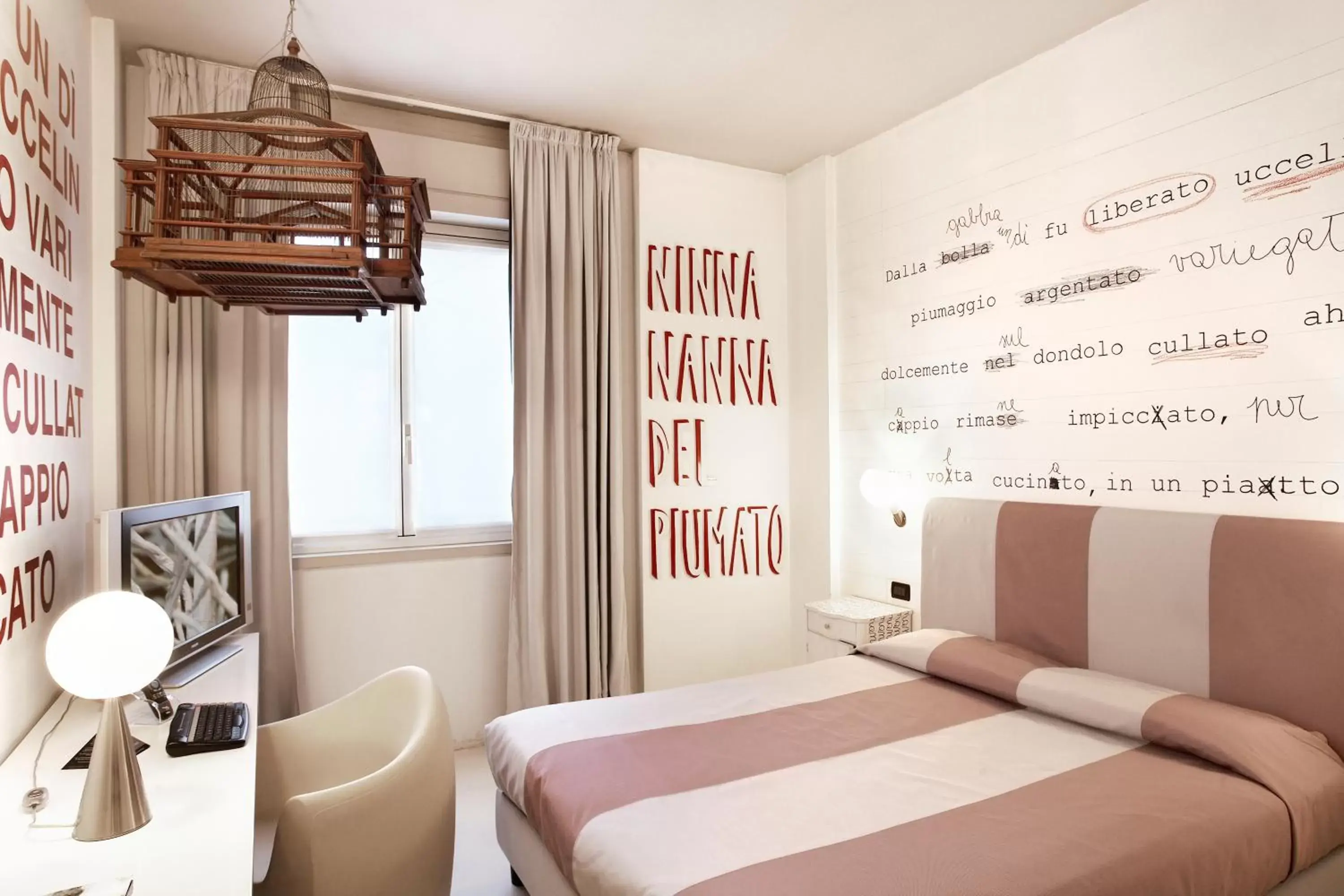 Bed in Art Hotel Boston Bed in Art Hotel Boston