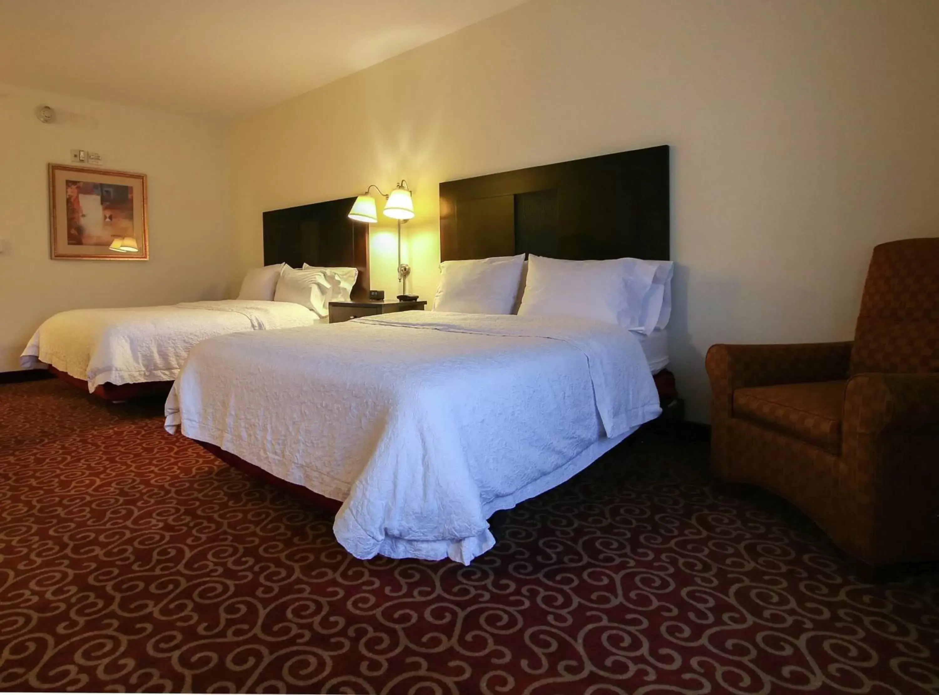 Bedroom, Bed in Hampton Inn Kingston