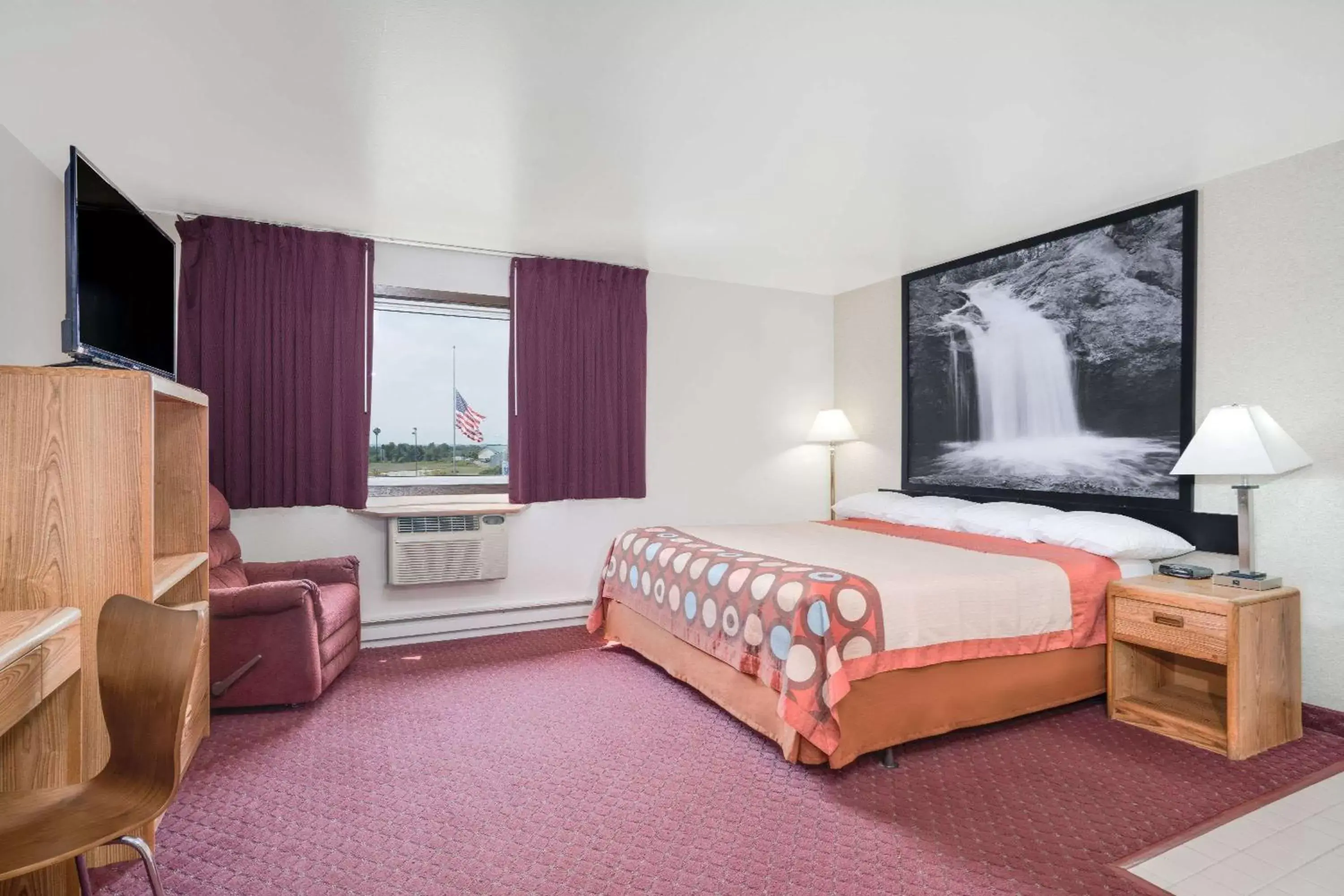 Photo of the whole room, Bed in Super 8 by Wyndham Tomah Wisconsin