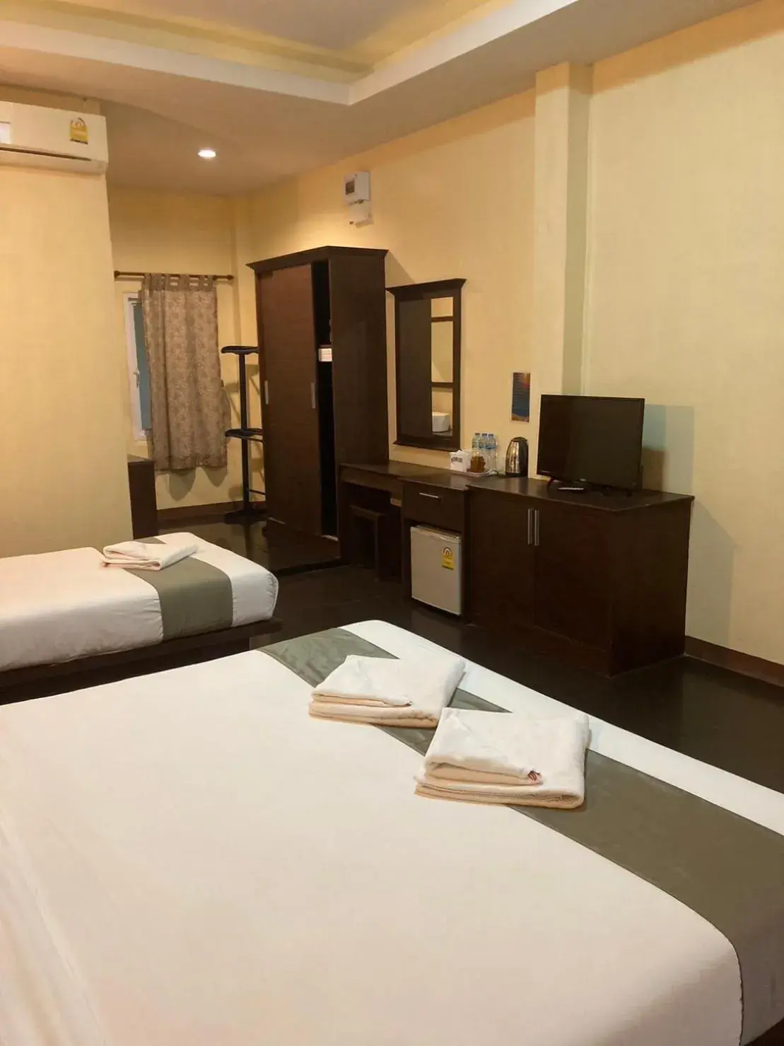 Bedroom, Bed in Lanta Klong Nin Beach Resort