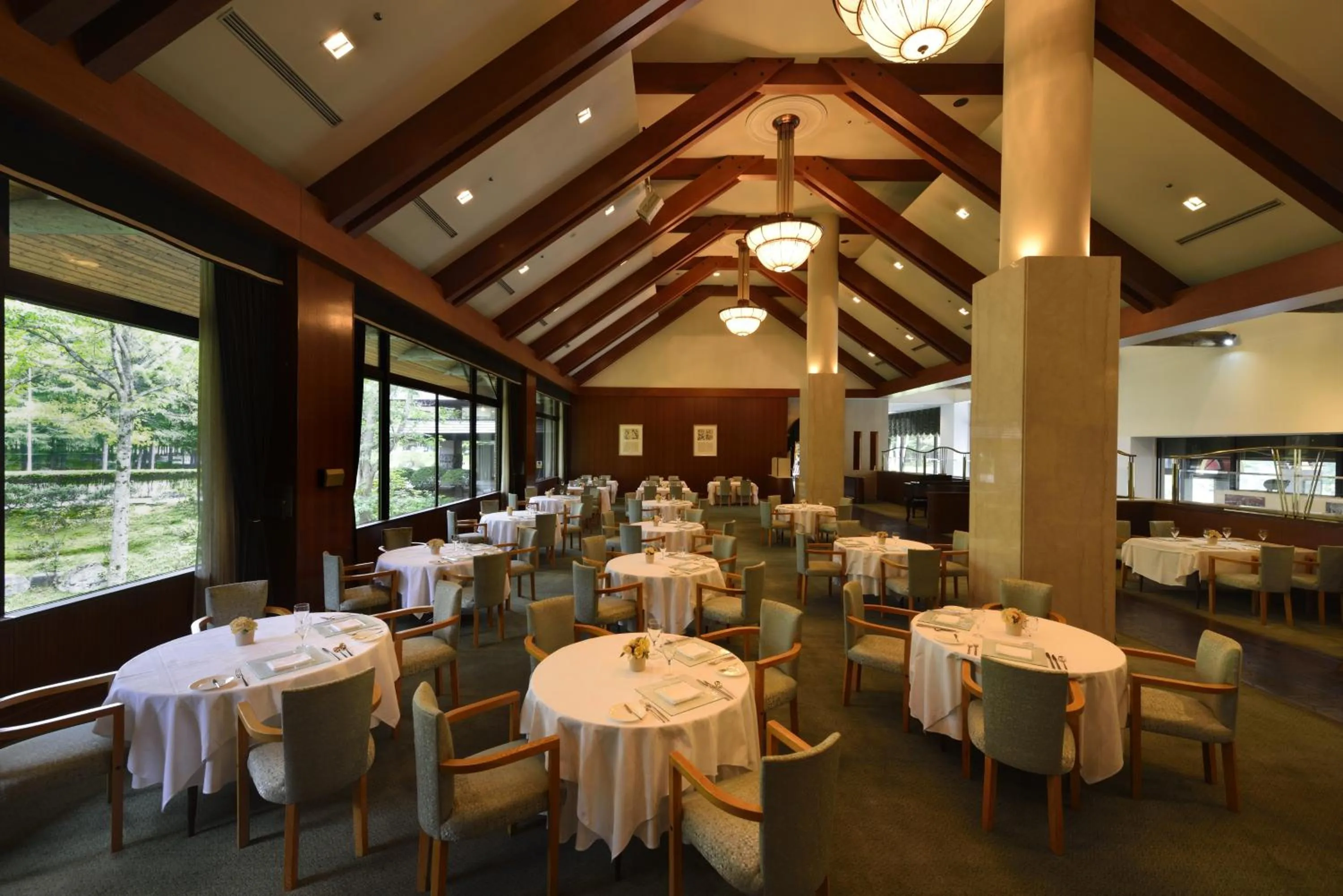 Restaurant/places to eat in Hotel Nidom