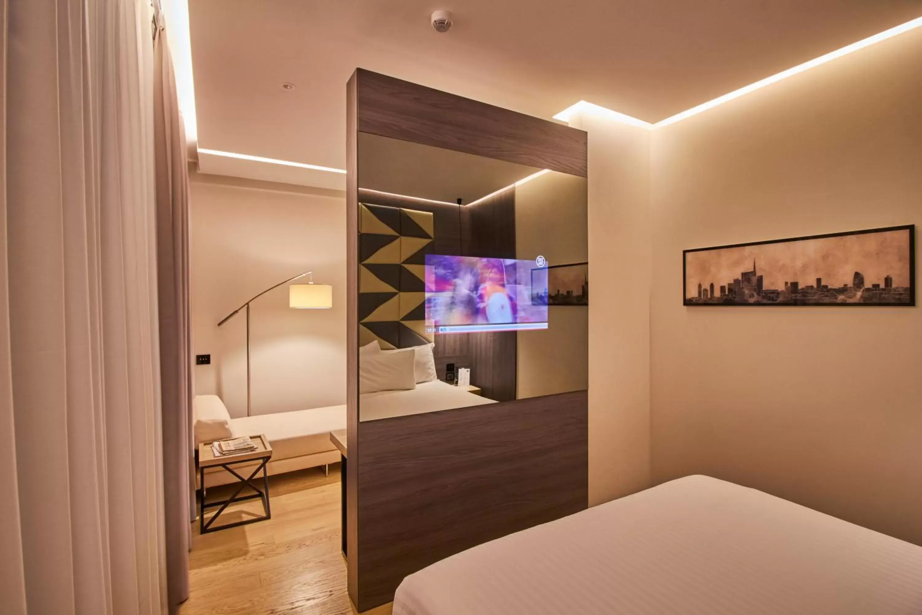 Bedroom, TV/Entertainment Center in iH Hotels Milano Ambasciatori