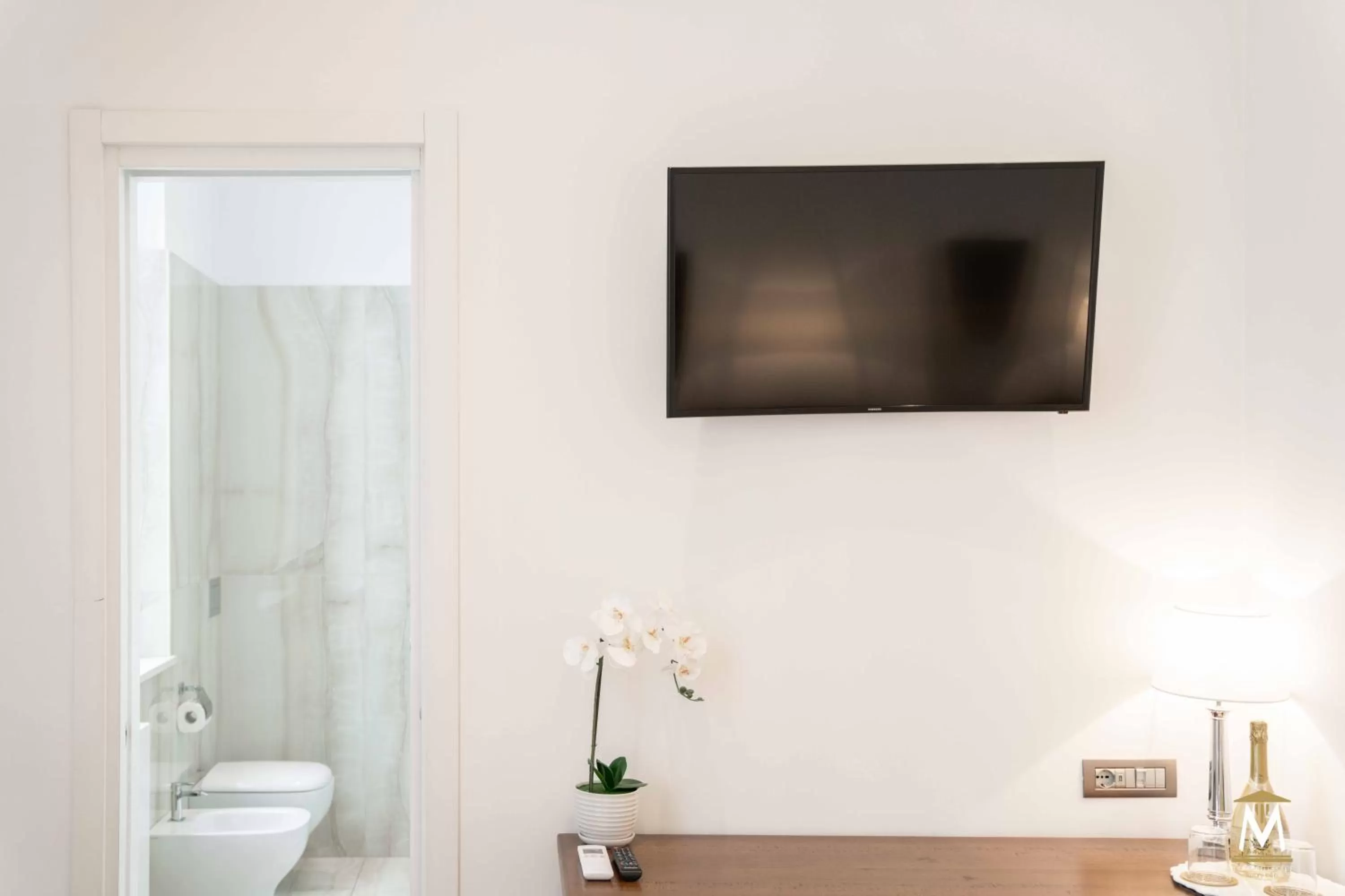 Communal lounge/ TV room in Museum Center Luxury