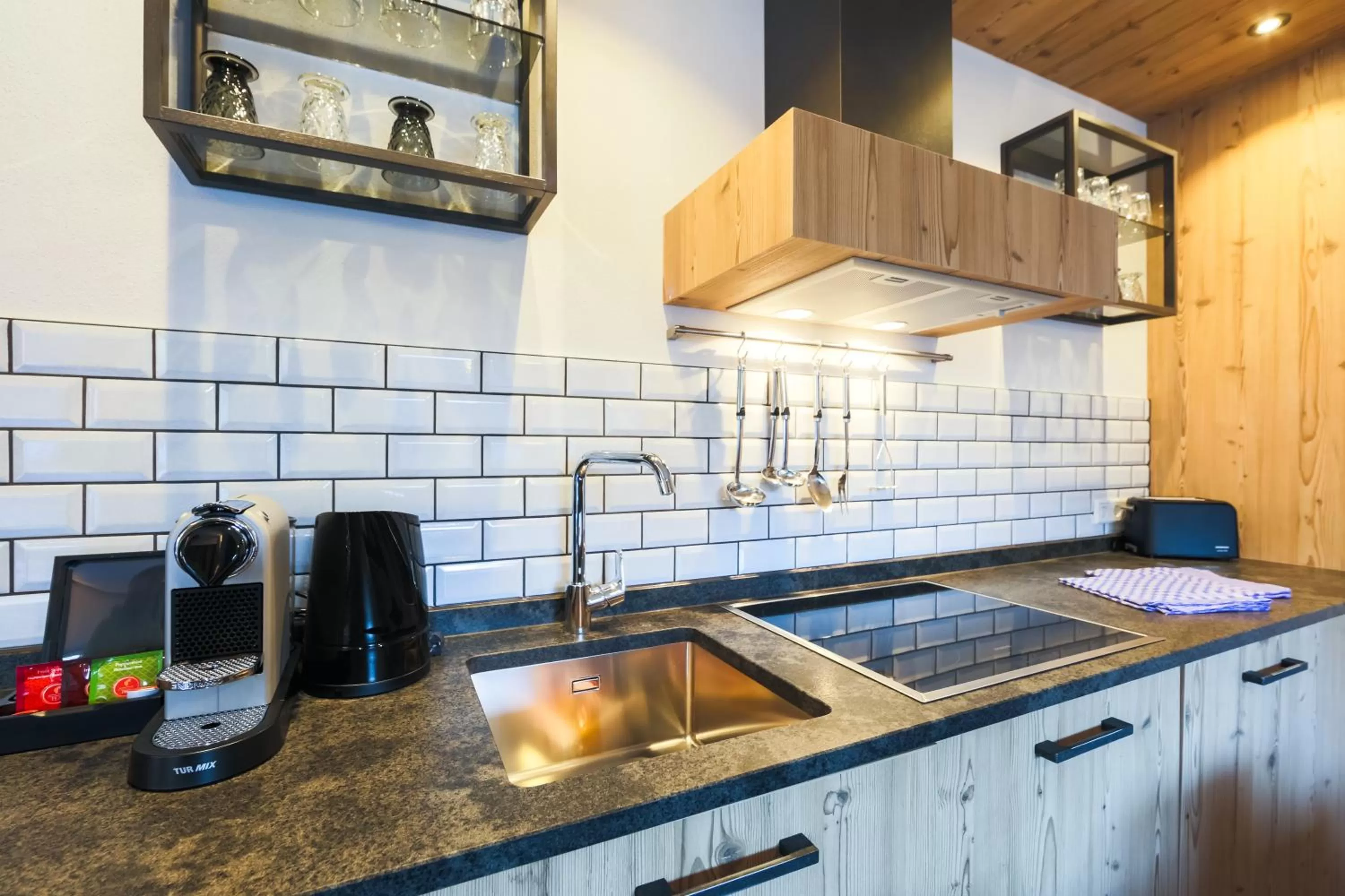 Coffee/tea facilities in AvenidA Panorama Suites