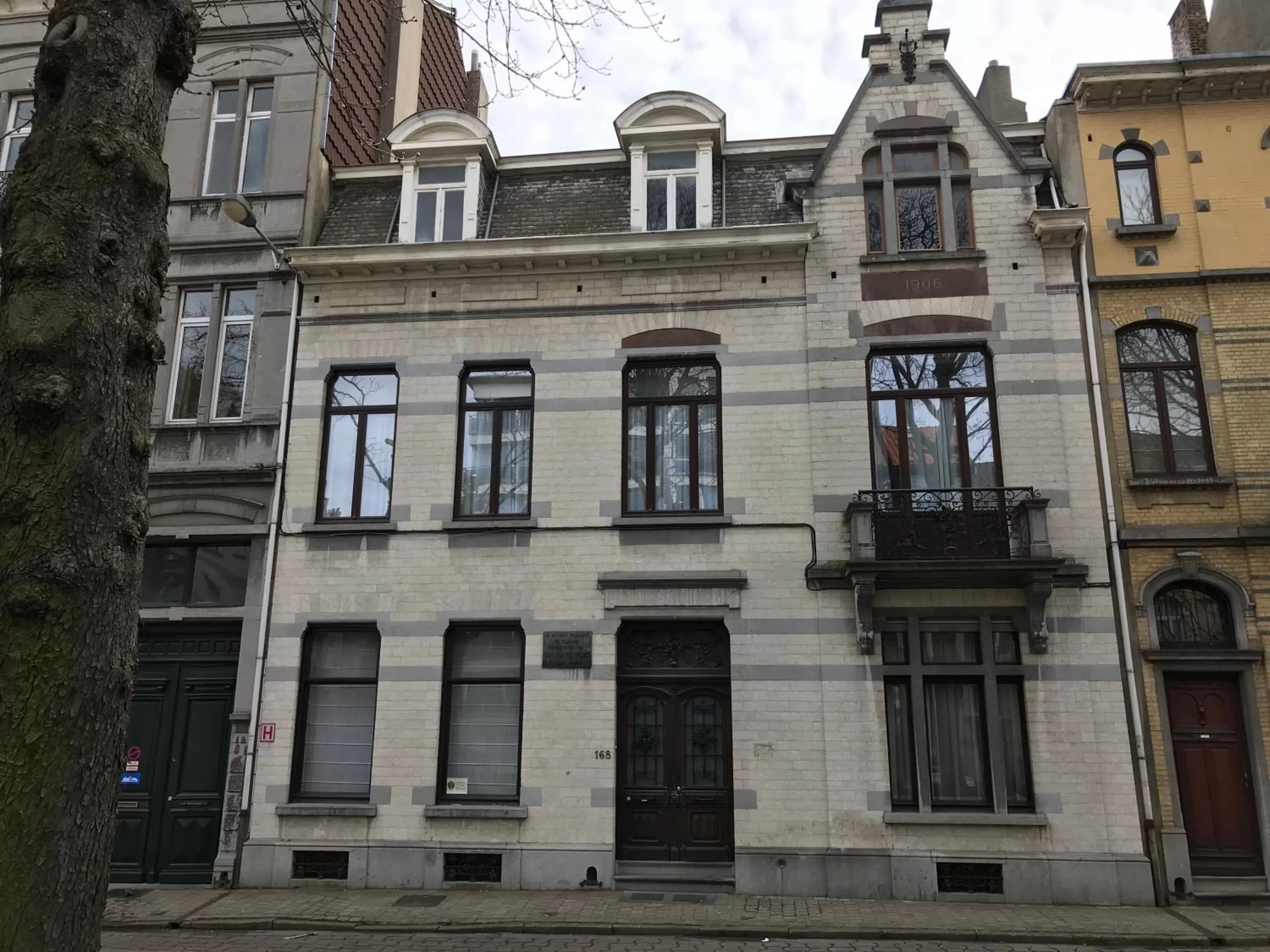 Property building in Albert Molière