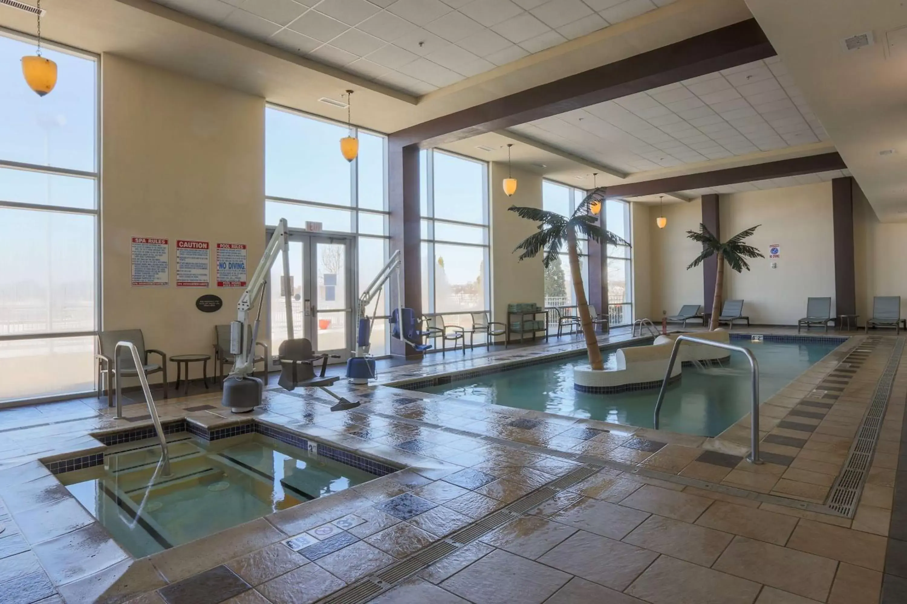 Pool view, Fitness Center/Facilities in DoubleTree by Hilton Bay City - Riverfront