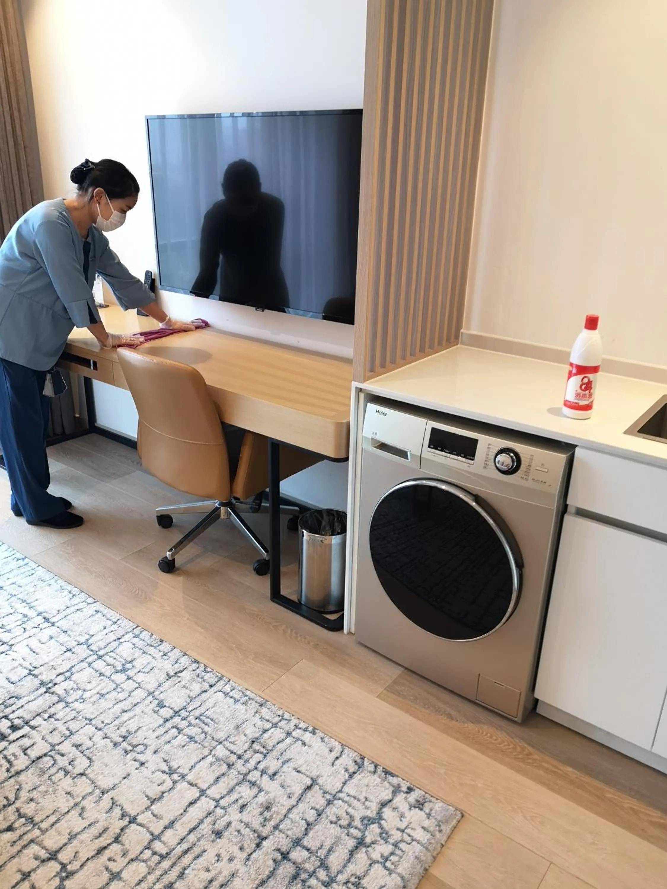 Staff in Sincere Residence Changfeng - Changfeng Ecological Business District - Near Exit 3 of Changfeng Park Station on Subway Line 15