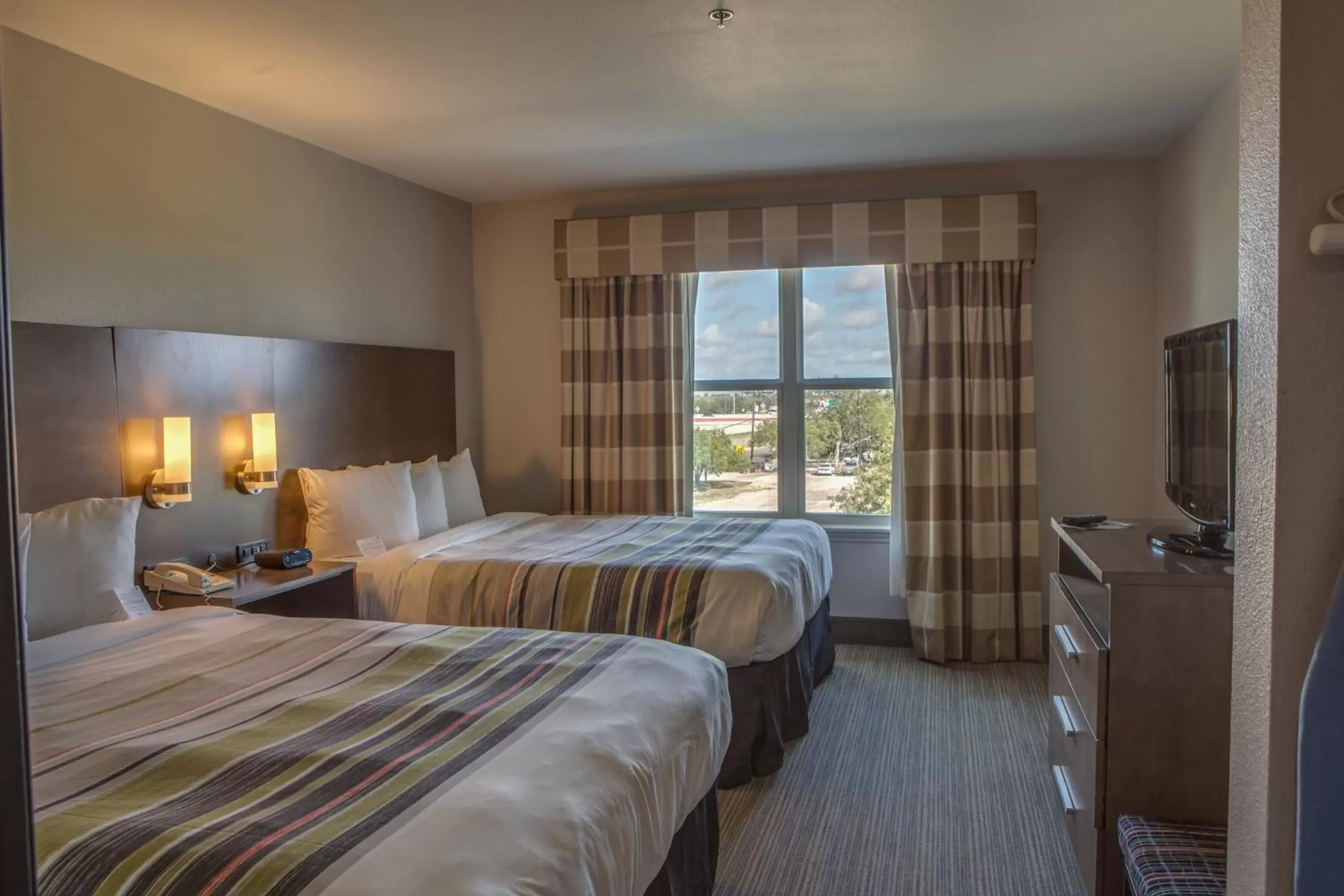 Bedroom, Bed in Country Inn & Suites by Radisson, Harlingen, TX