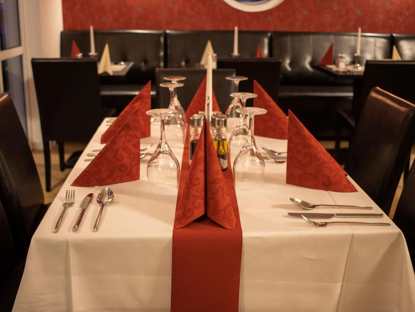 Restaurant/places to eat in Check Inn Hotel Merseburg