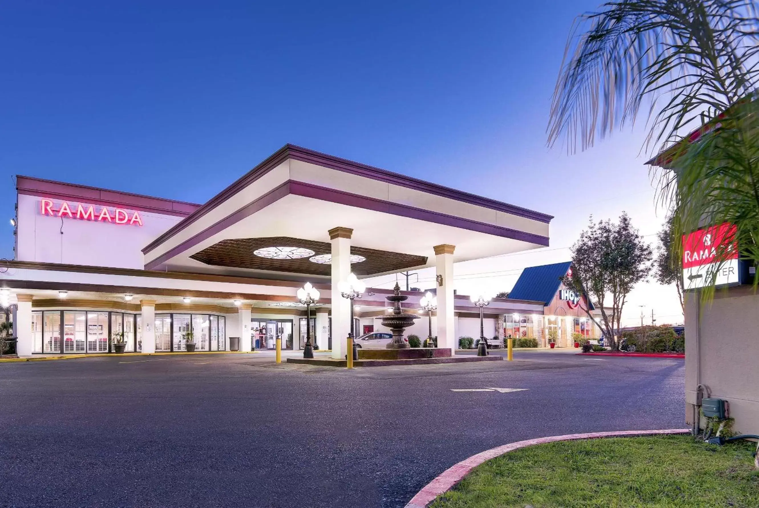 Property Building in Ramada by Wyndham Metairie New Orleans Airport