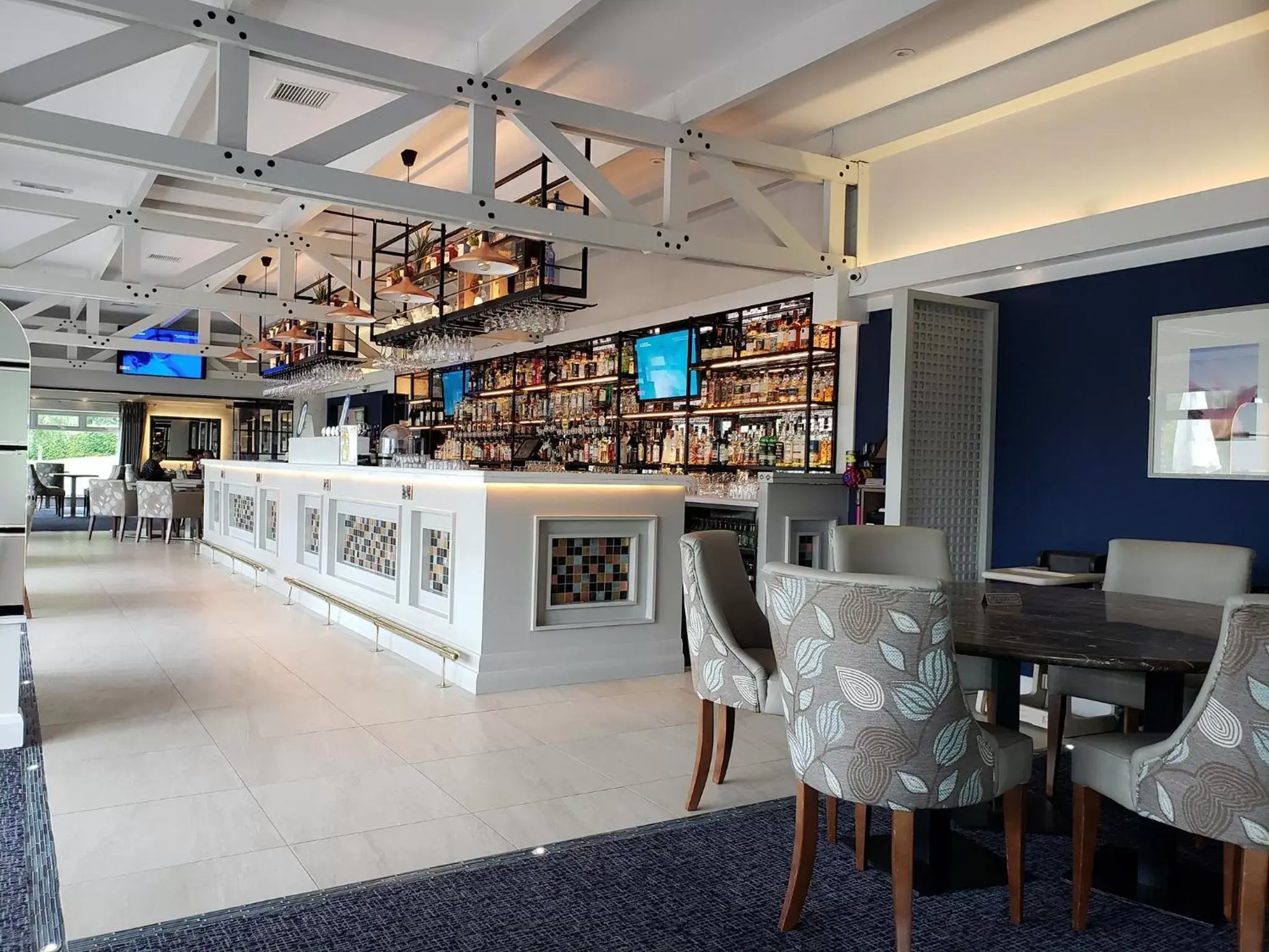 Restaurant/places to eat, Lounge/Bar in Mill Park Hotel