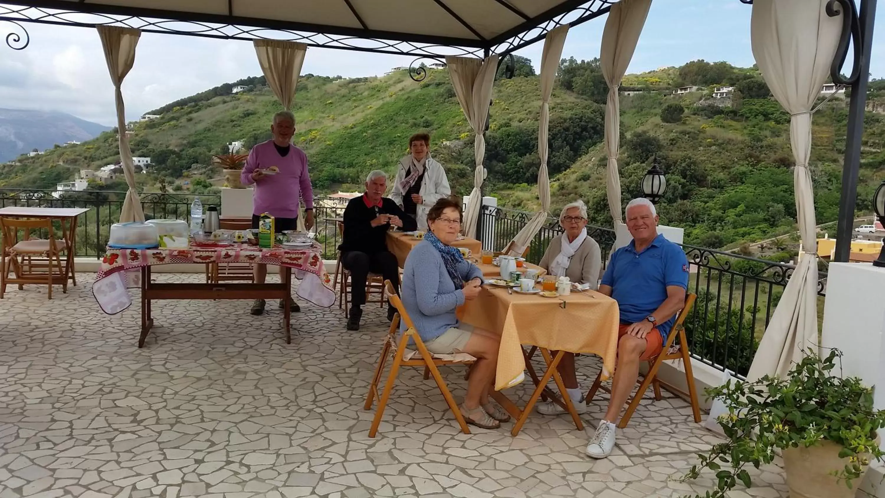 group of guests in B&B Villa Maristella