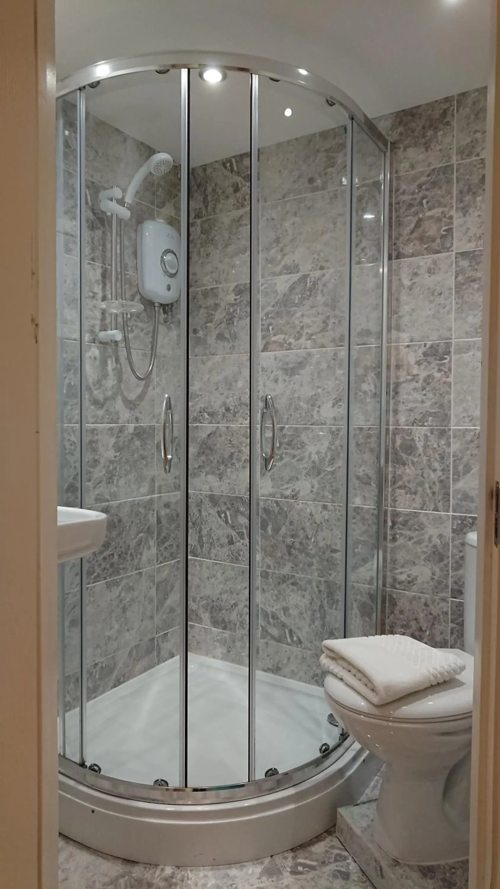 Shower, Bathroom in BexLet