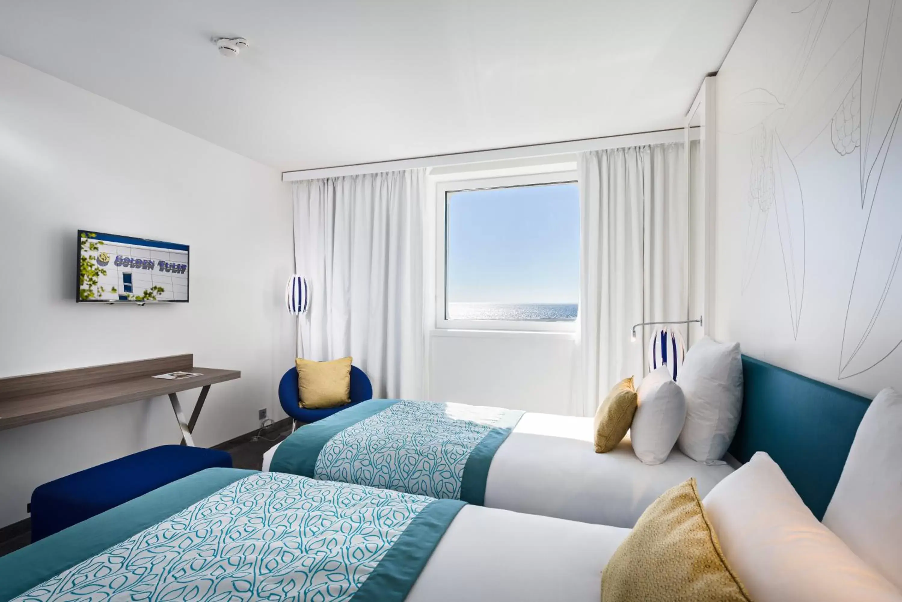 Superior twin room - sea side in Golden Tulip Marseille Euromed