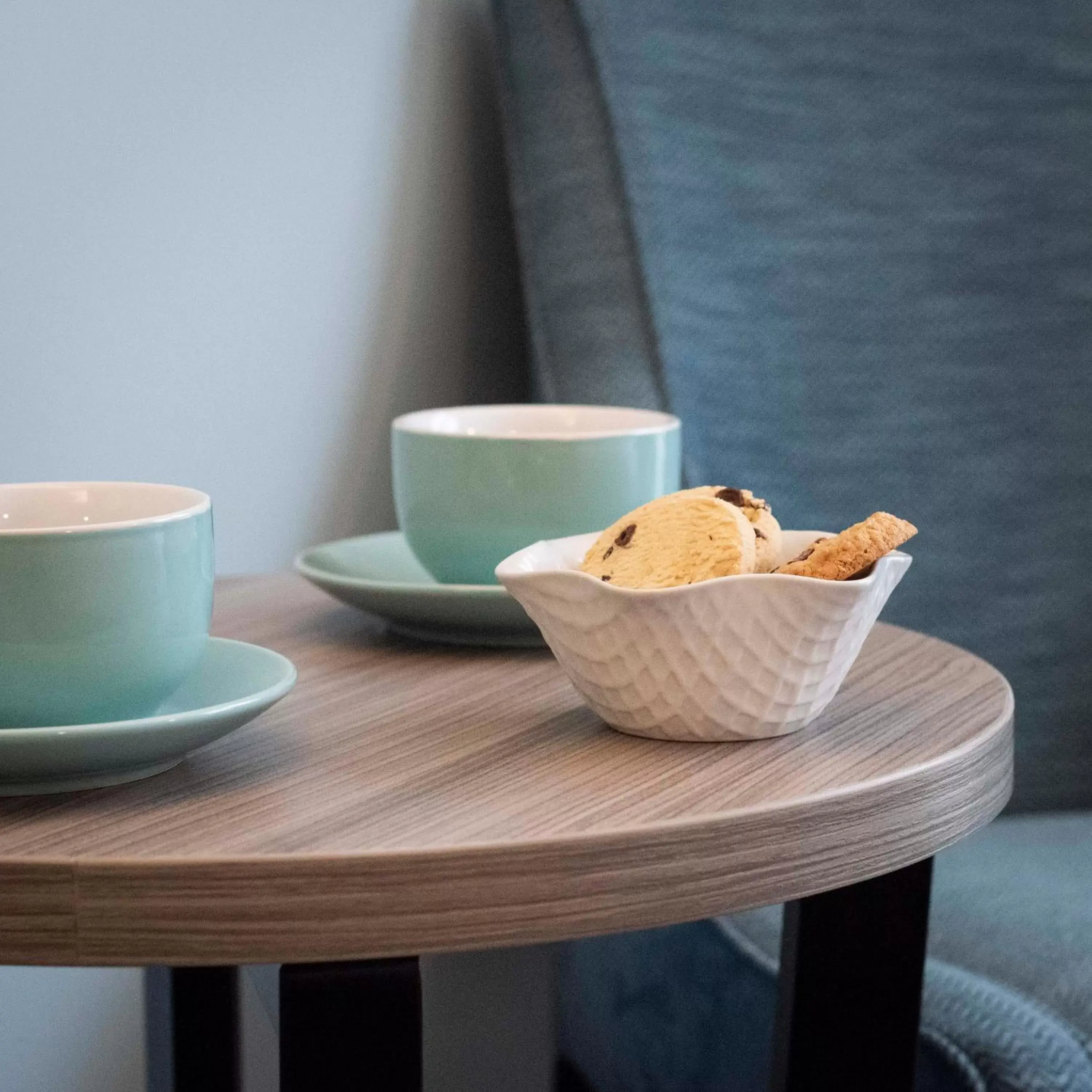 Coffee/tea facilities in Wisteria Hotel