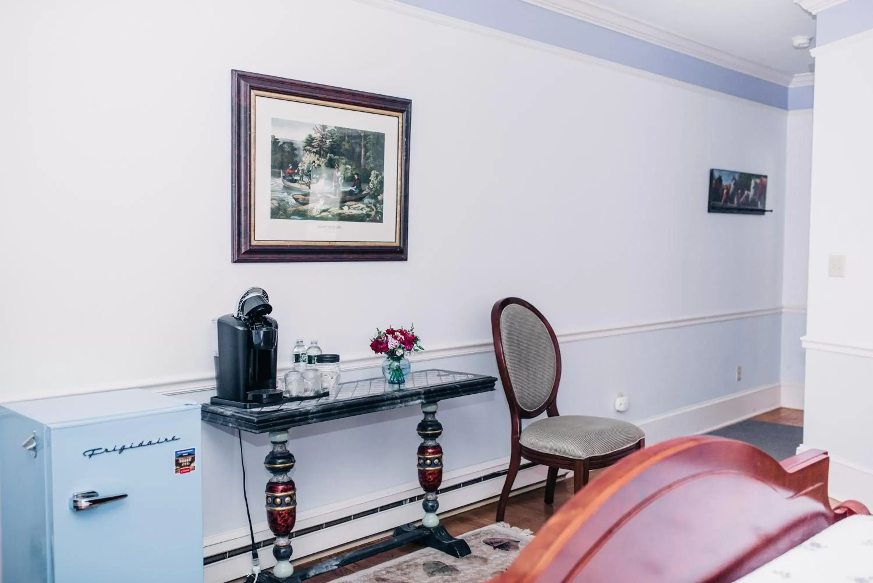 Seating Area in Benn Conger Inn