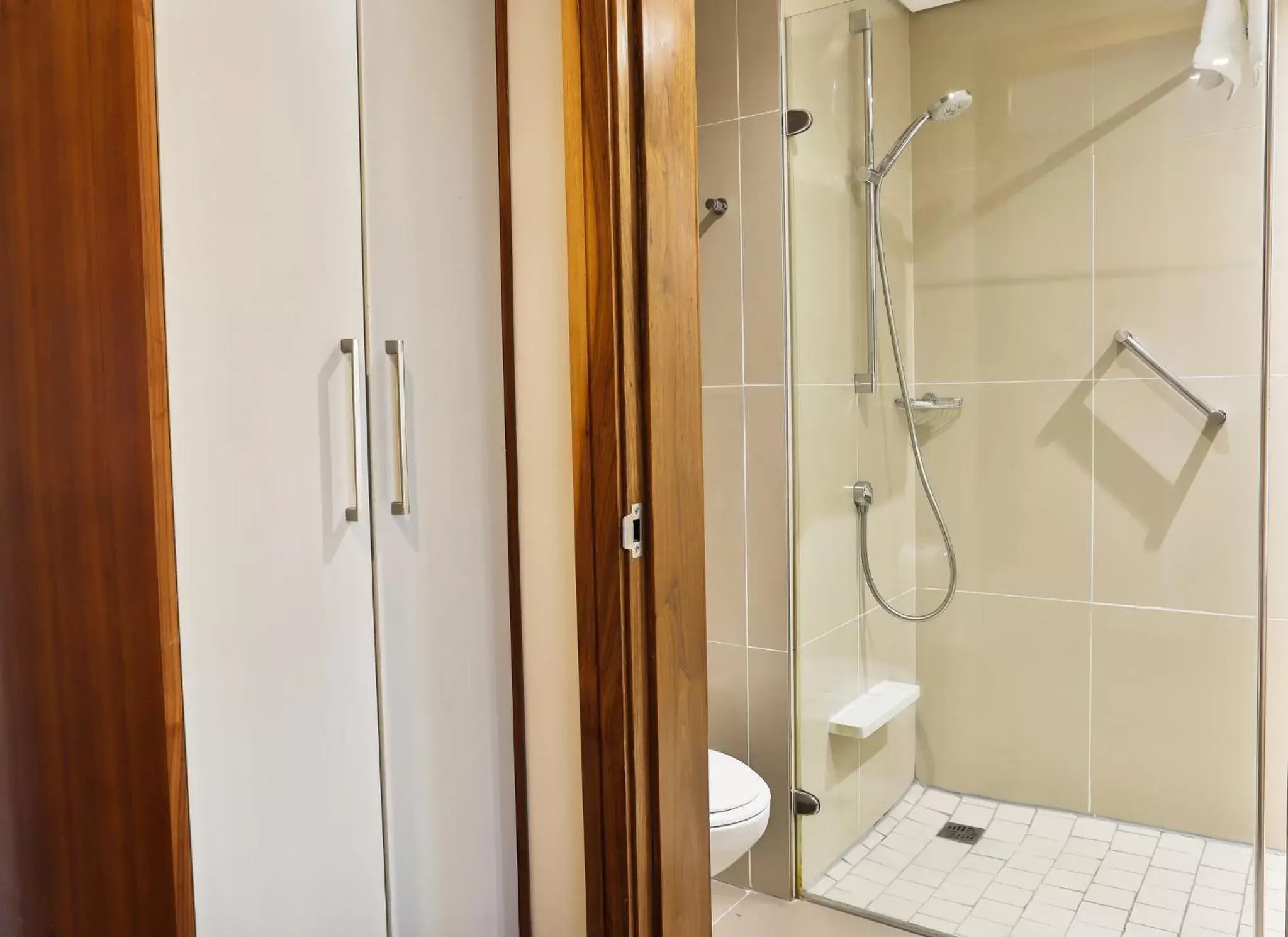 Photo of the whole room, Bathroom in Holiday Inn Johannesburg-Rosebank, an IHG Hotel