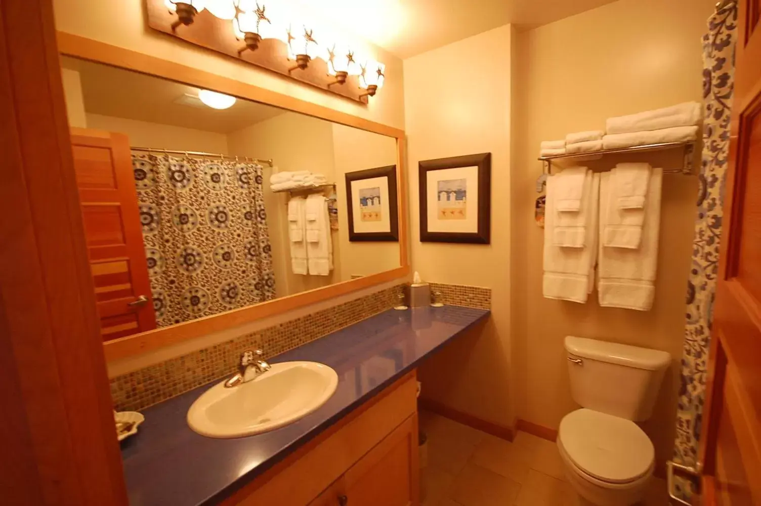 Bathroom in Inn at Cape Kiwanda