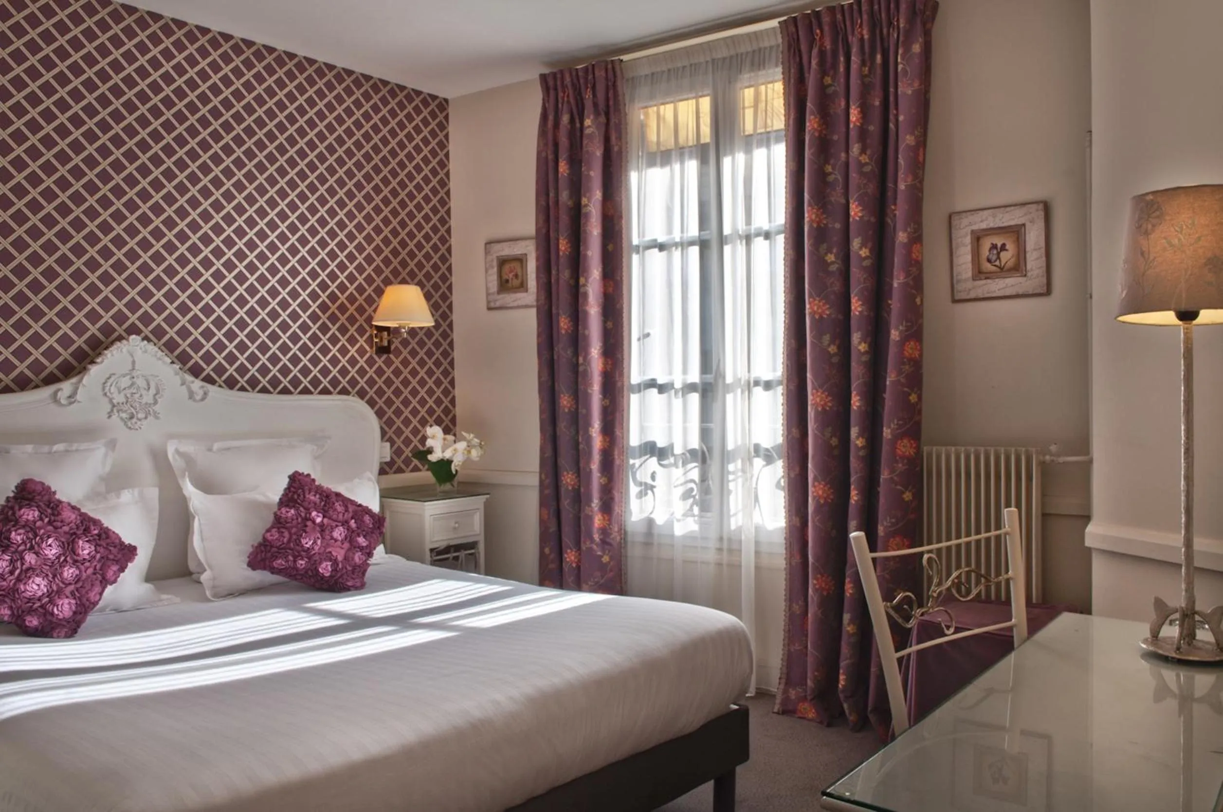 Bedroom, Bed in Hôtel de la Motte Picquet