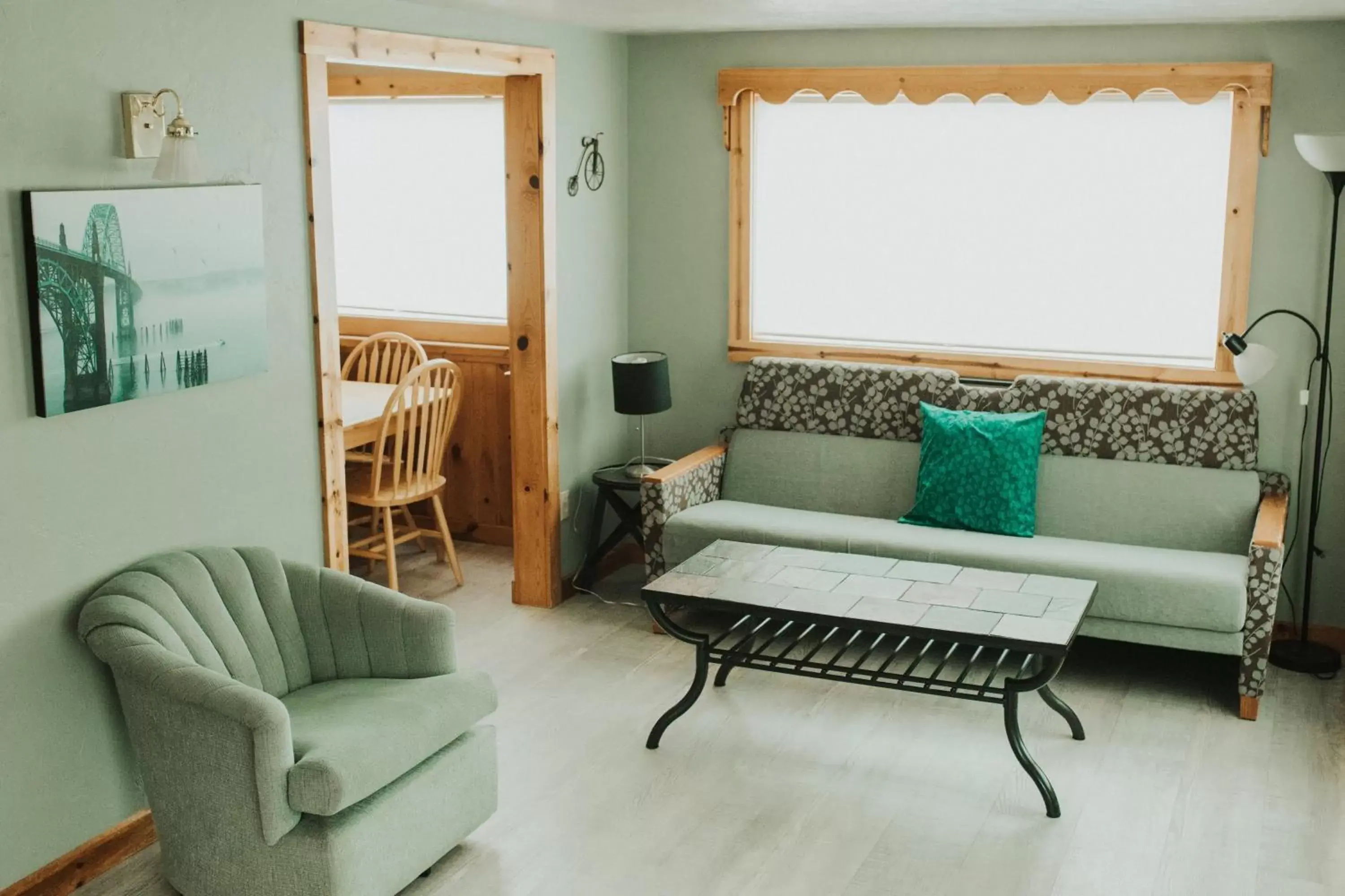 Seating Area in Nye Beach Condos & Cottages