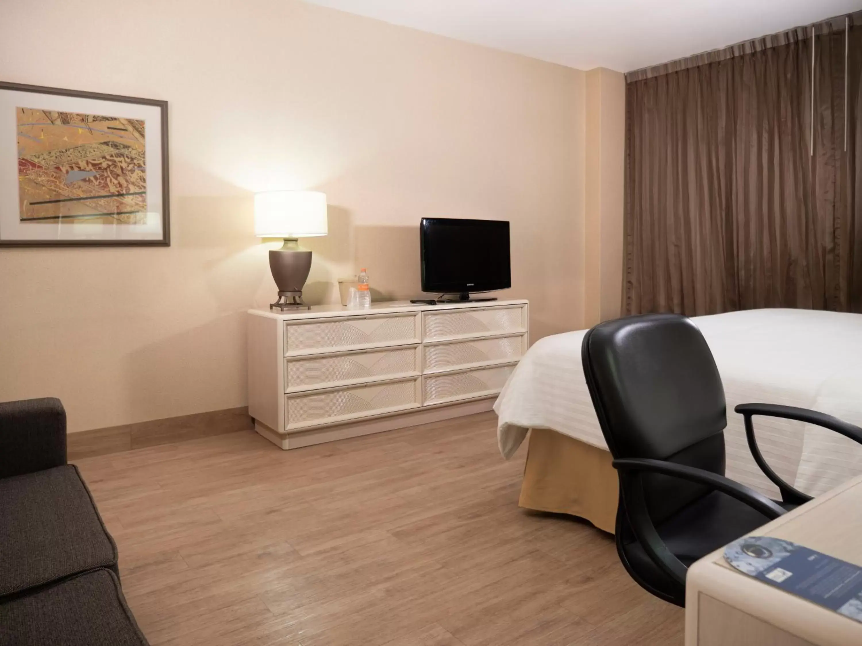Photo of the whole room, Bed in Holiday Inn Express Torreon by IHG Photo of the whole room, Bed in Holiday Inn Express Torreon by IHG