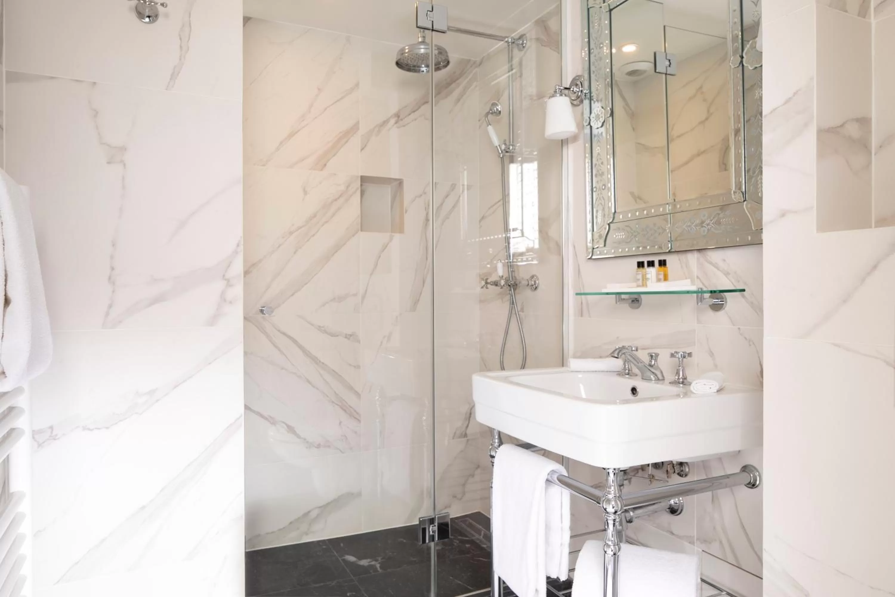 Shower in Odeon Hotel