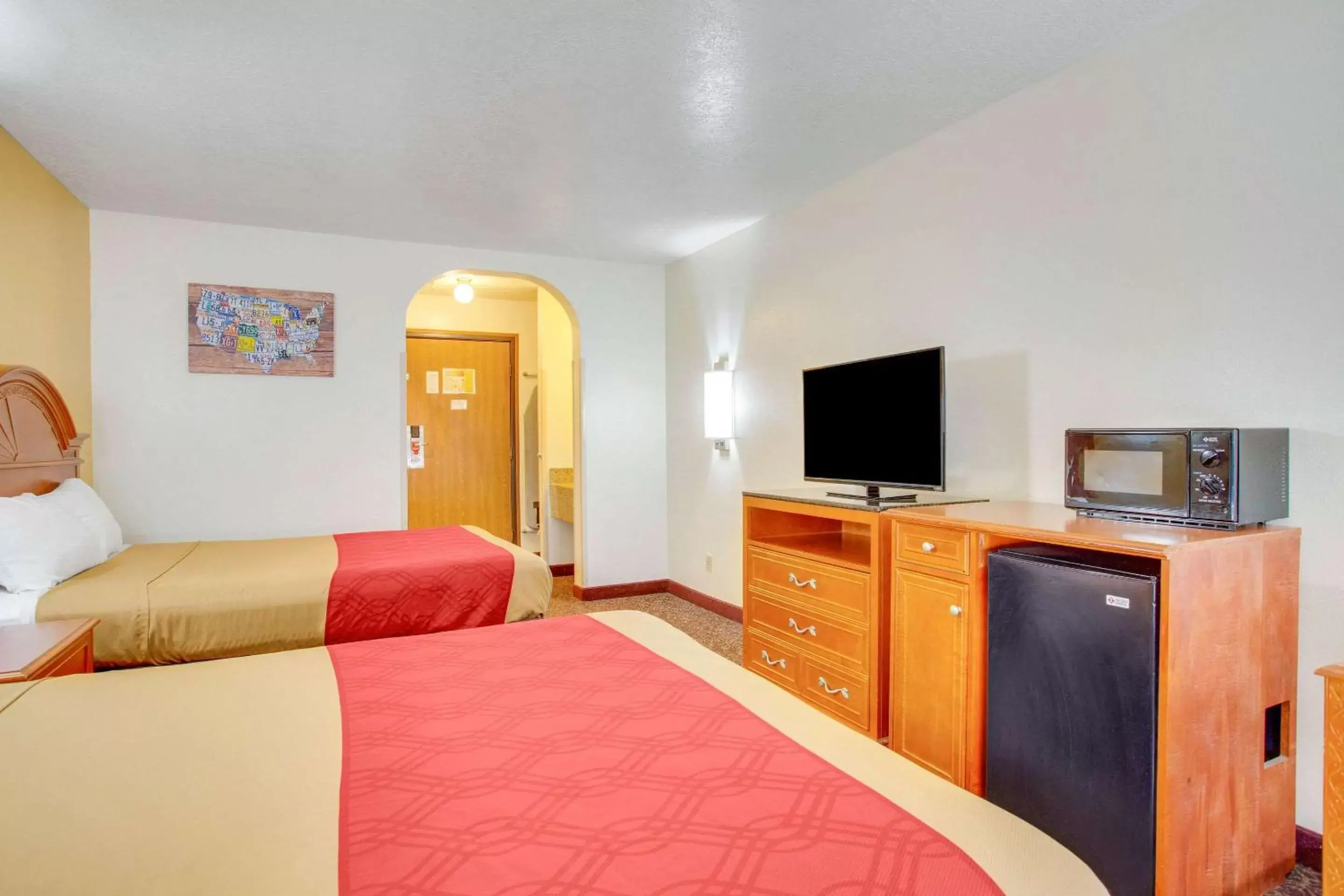 Photo of the whole room, TV/Entertainment Center in Econo Loge Inn & Suites Albuquerque East I-40 Eubank Exit