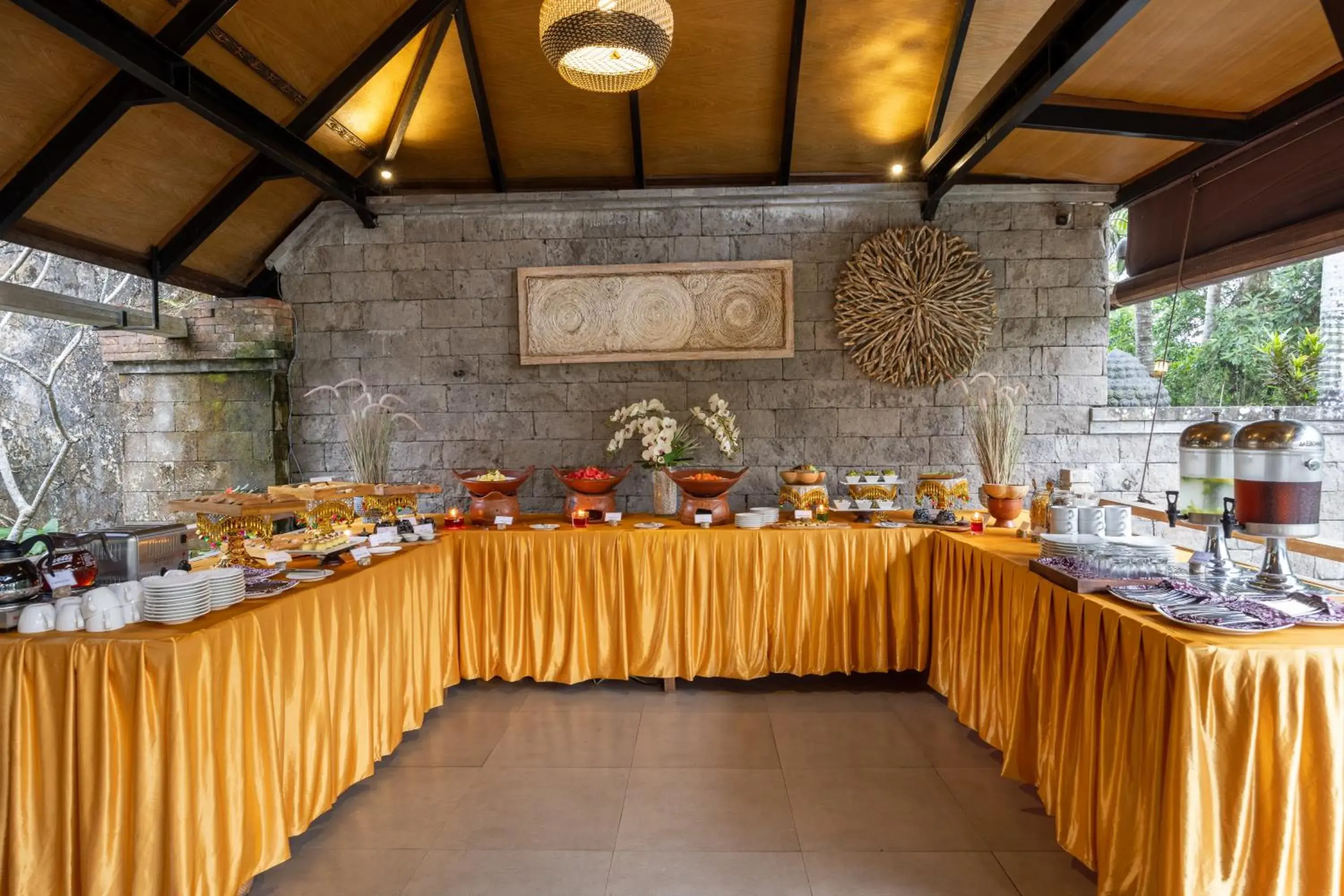 Food and drinks in Kawi Resort A Pramana Experience